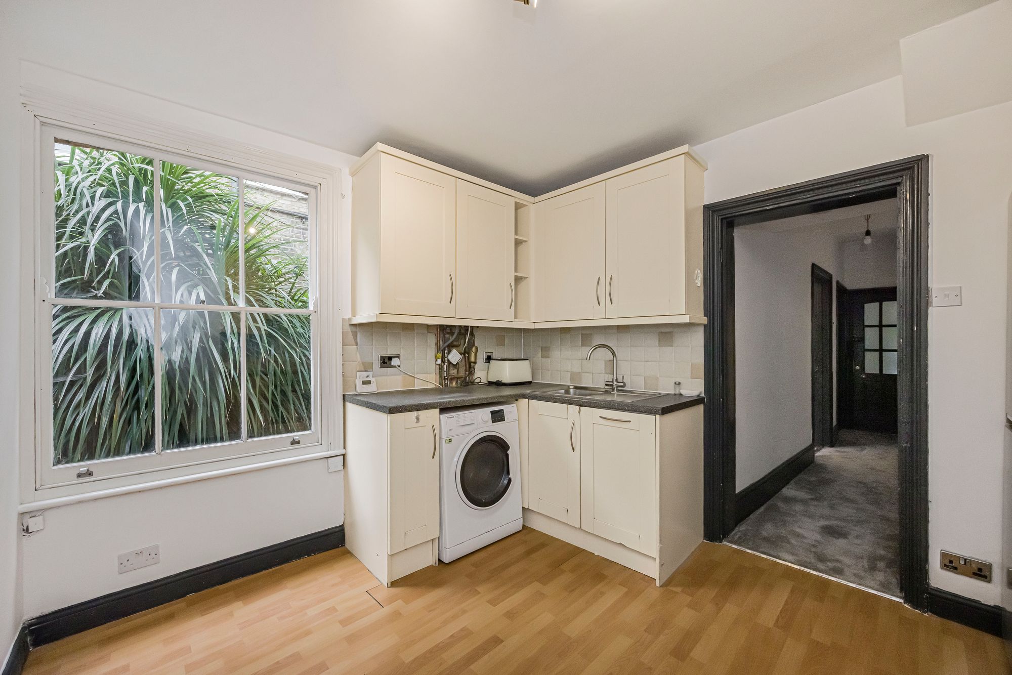 2 bed flat for sale in Addison Road, Walthamstow, E17  - Property Image 6