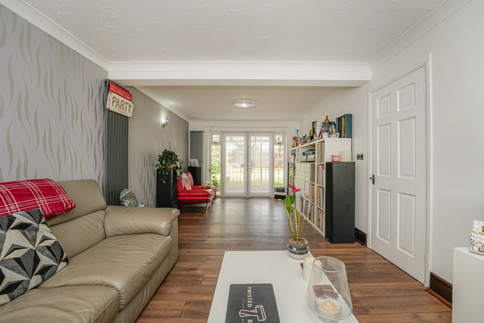 4 bed detached bungalow for sale in Mawney Road, Romford, RM7  - Property Image 3