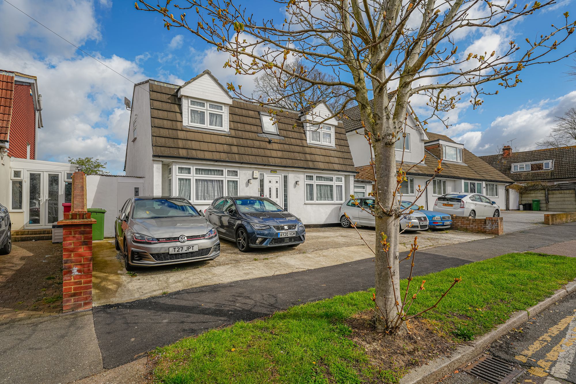 4 bed detached bungalow for sale in Mawney Road, Romford, RM7 24