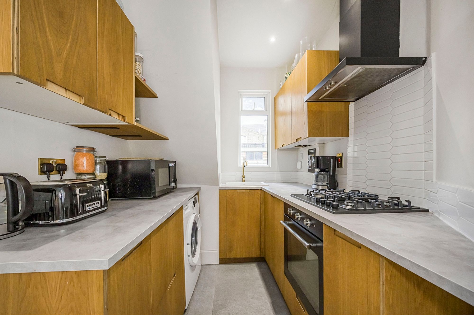 2 bed flat for sale in Newport Road, Leyton, E10  - Property Image 5