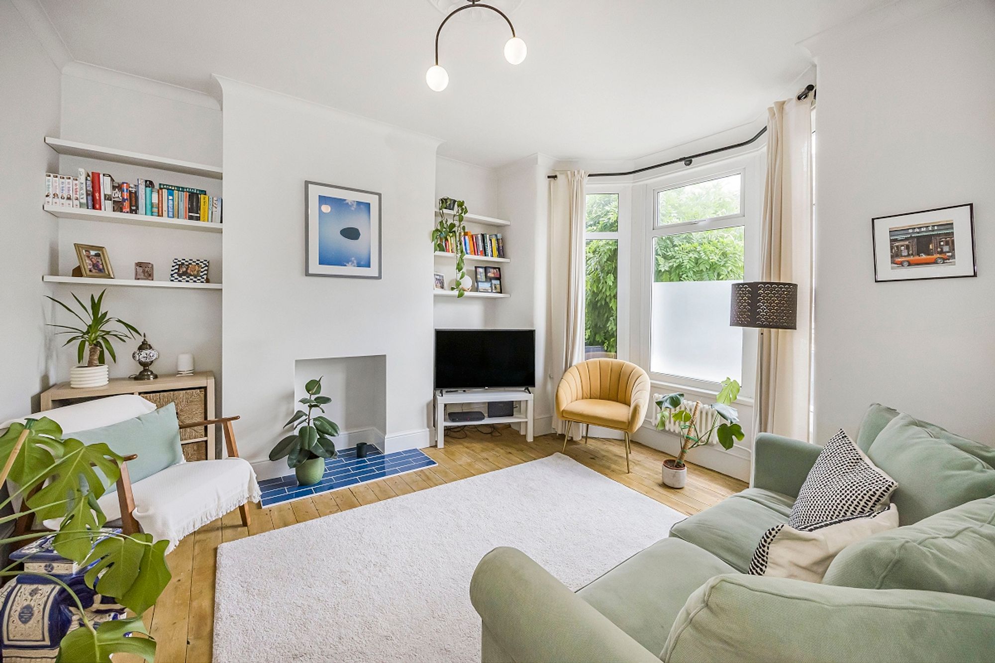 2 bed flat for sale in Newport Road, Leyton, E10  - Property Image 2