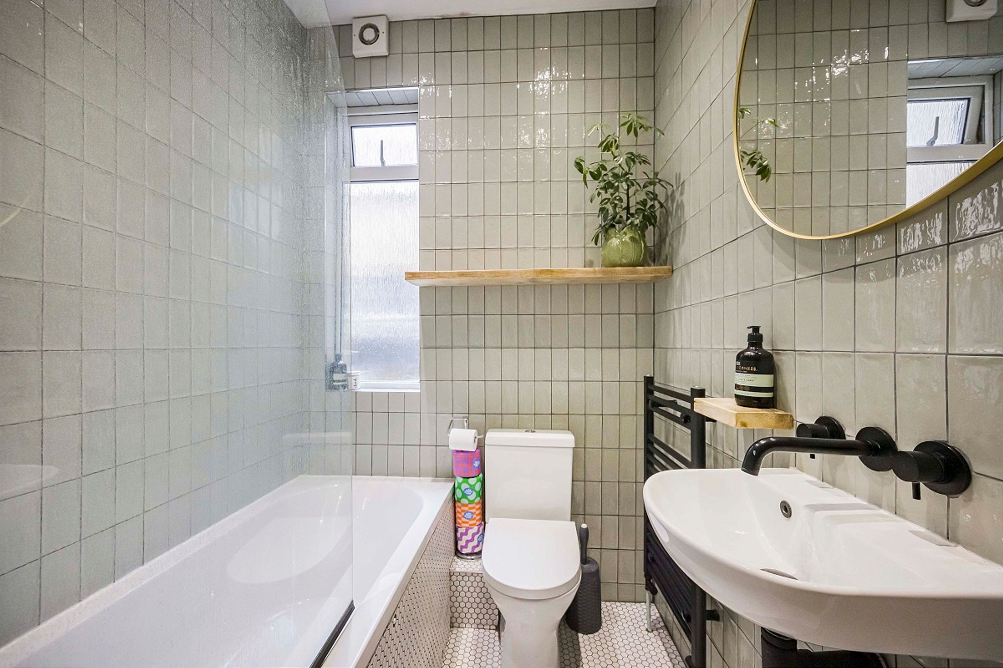 2 bed flat for sale in Newport Road, Leyton, E10 10