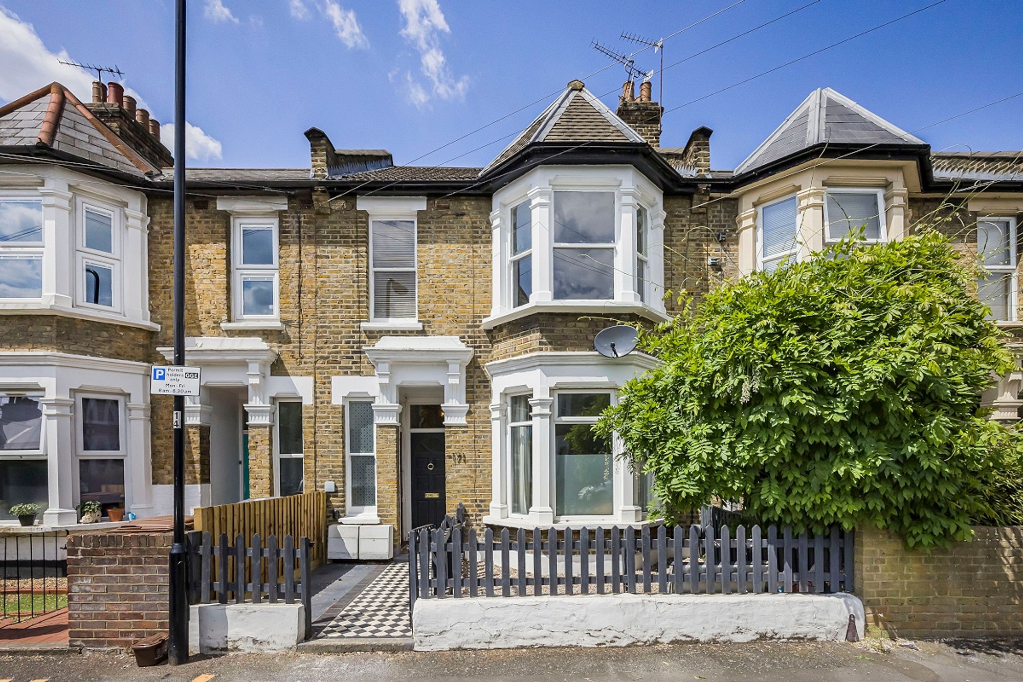 2 bed flat for sale in Newport Road, Leyton, E10