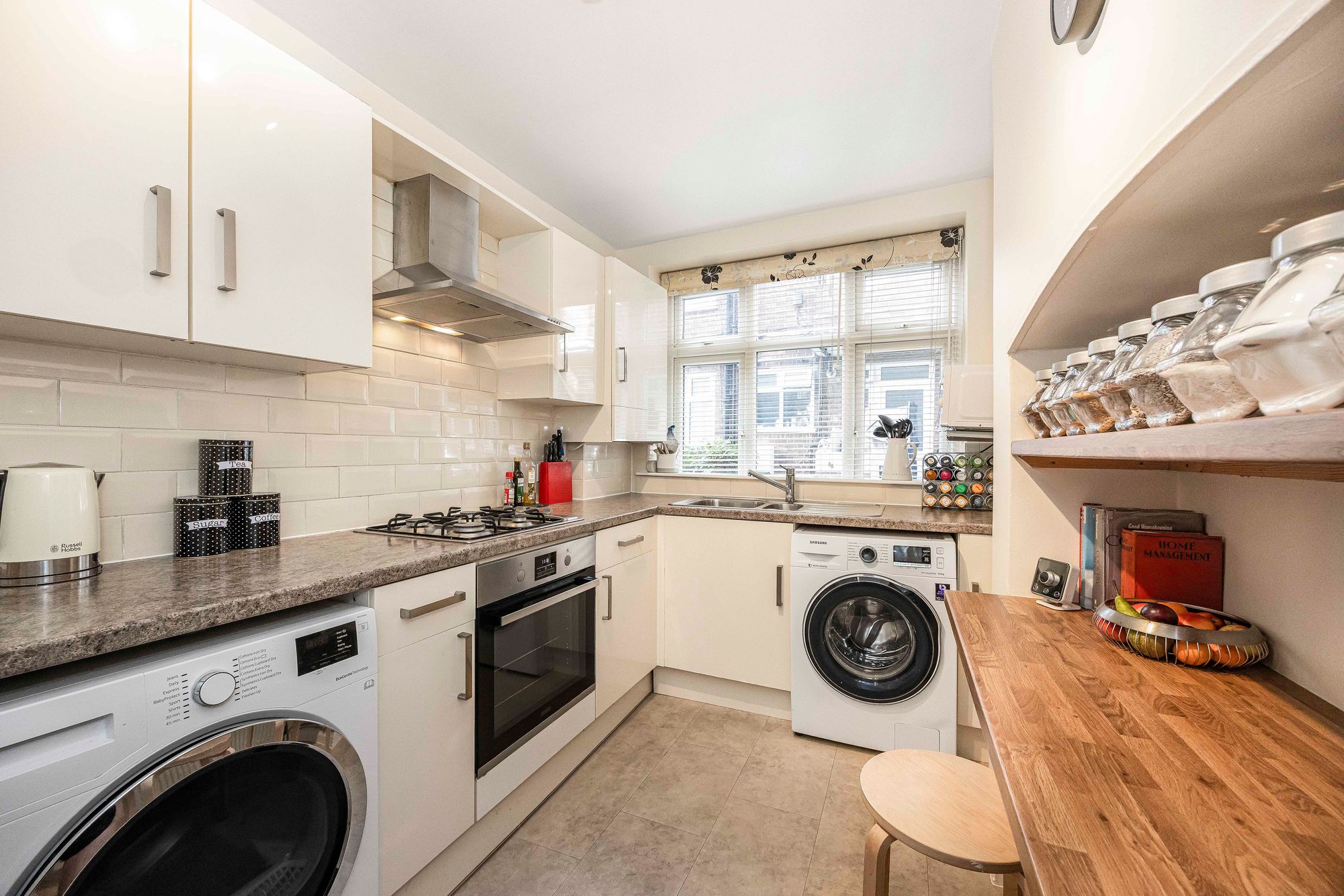 2 bed flat for sale in Fairlop Court, Fairlop Road, Leytonstone, E11  - Property Image 3