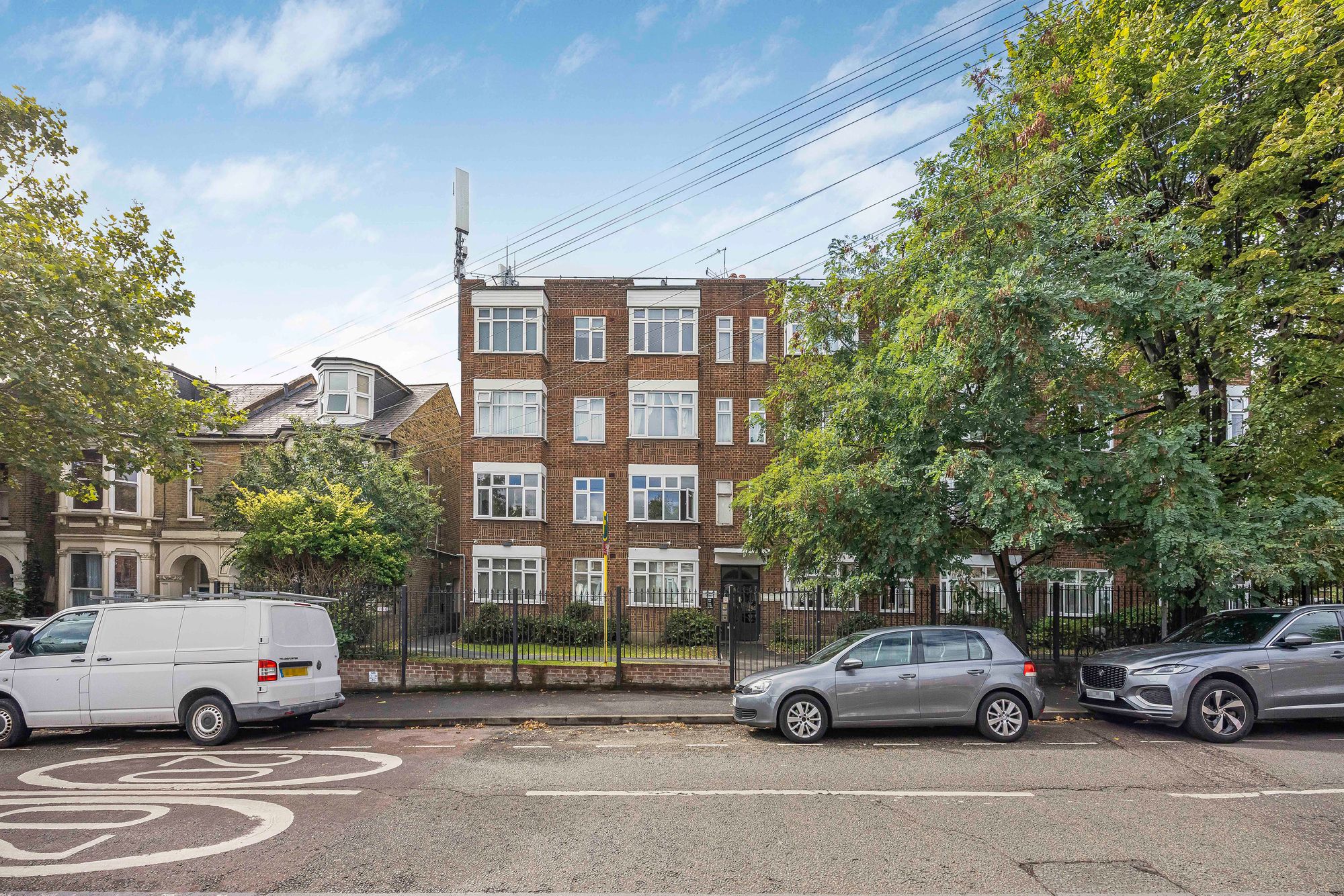 2 bed flat for sale in Fairlop Court, Fairlop Road, Leytonstone, E11  - Property Image 15