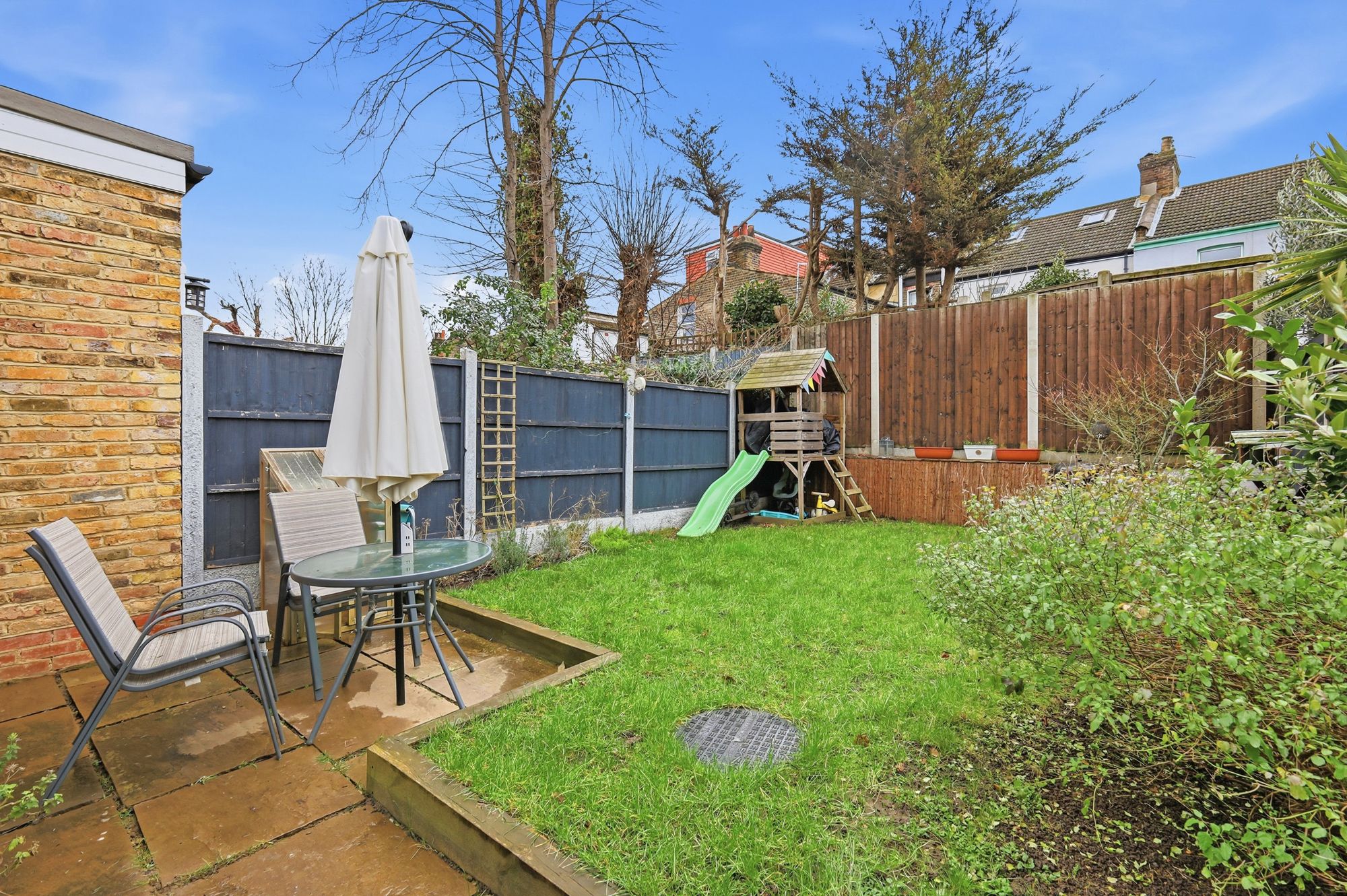 2 bed flat for sale in St. Mary's Road, London, E10 11