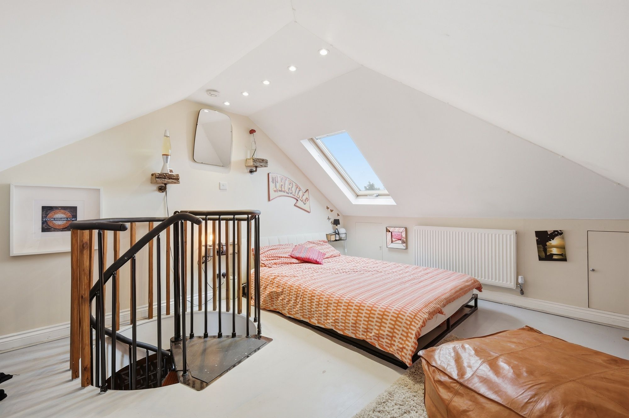 3 bed flat for sale in Lawton Road, London, E10  - Property Image 14