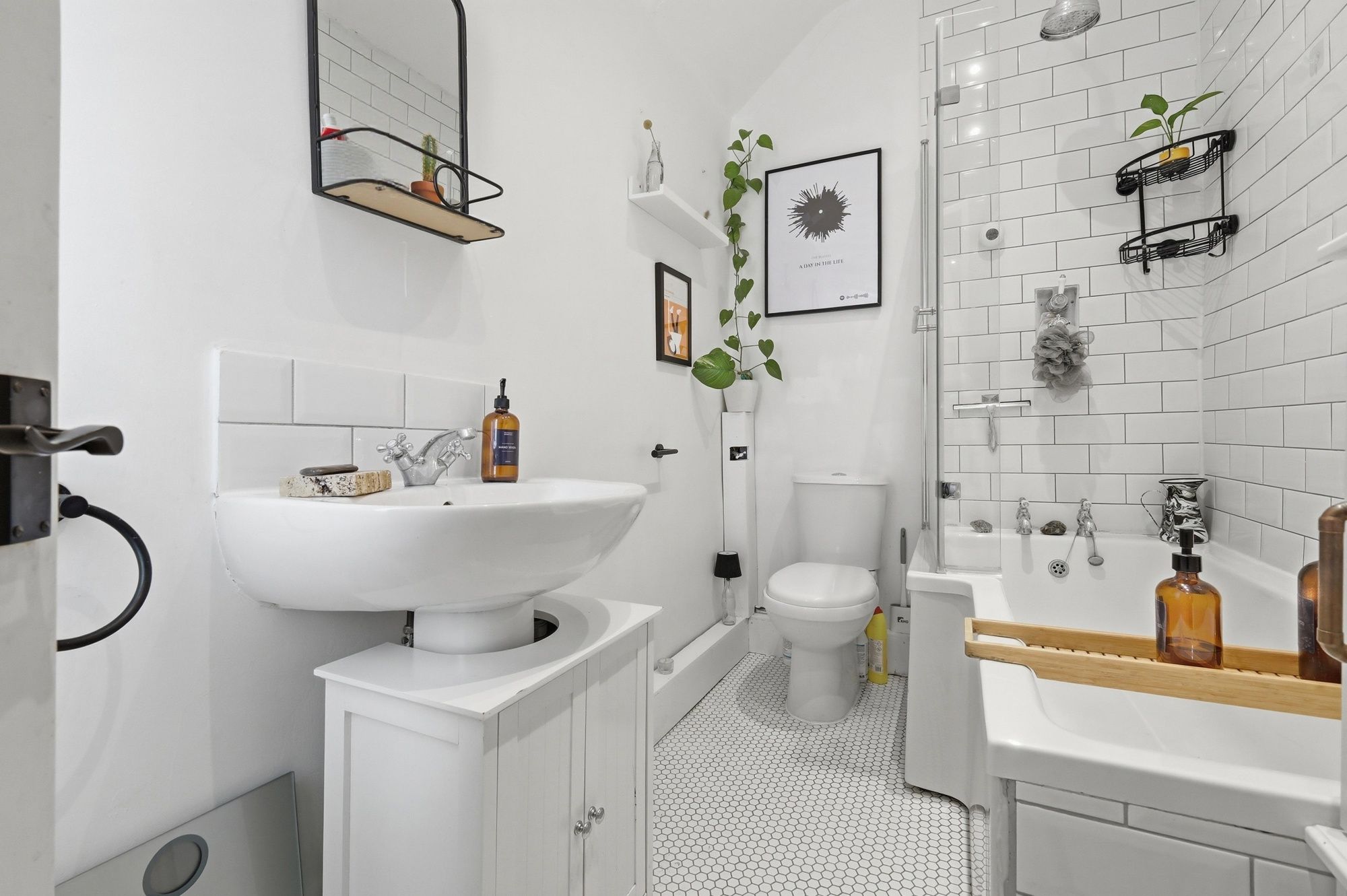 3 bed flat for sale in Lawton Road, London, E10 17