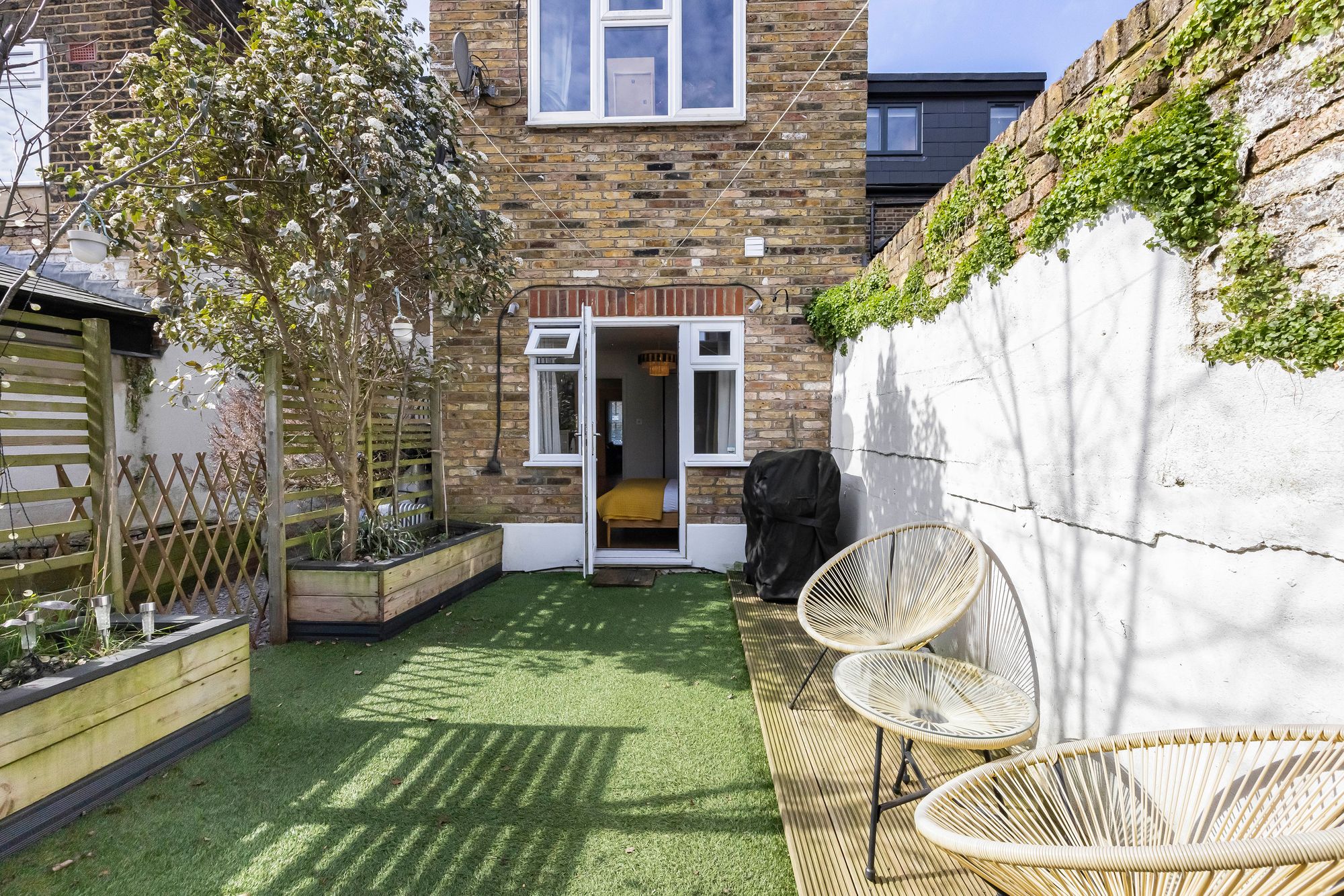 1 bed ground floor flat for sale in Beulah Road, London, E17 2