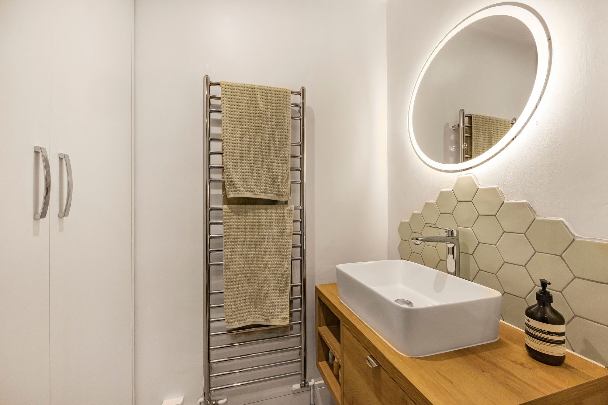 1 bed ground floor flat for sale in Beulah Road, London, E17 12