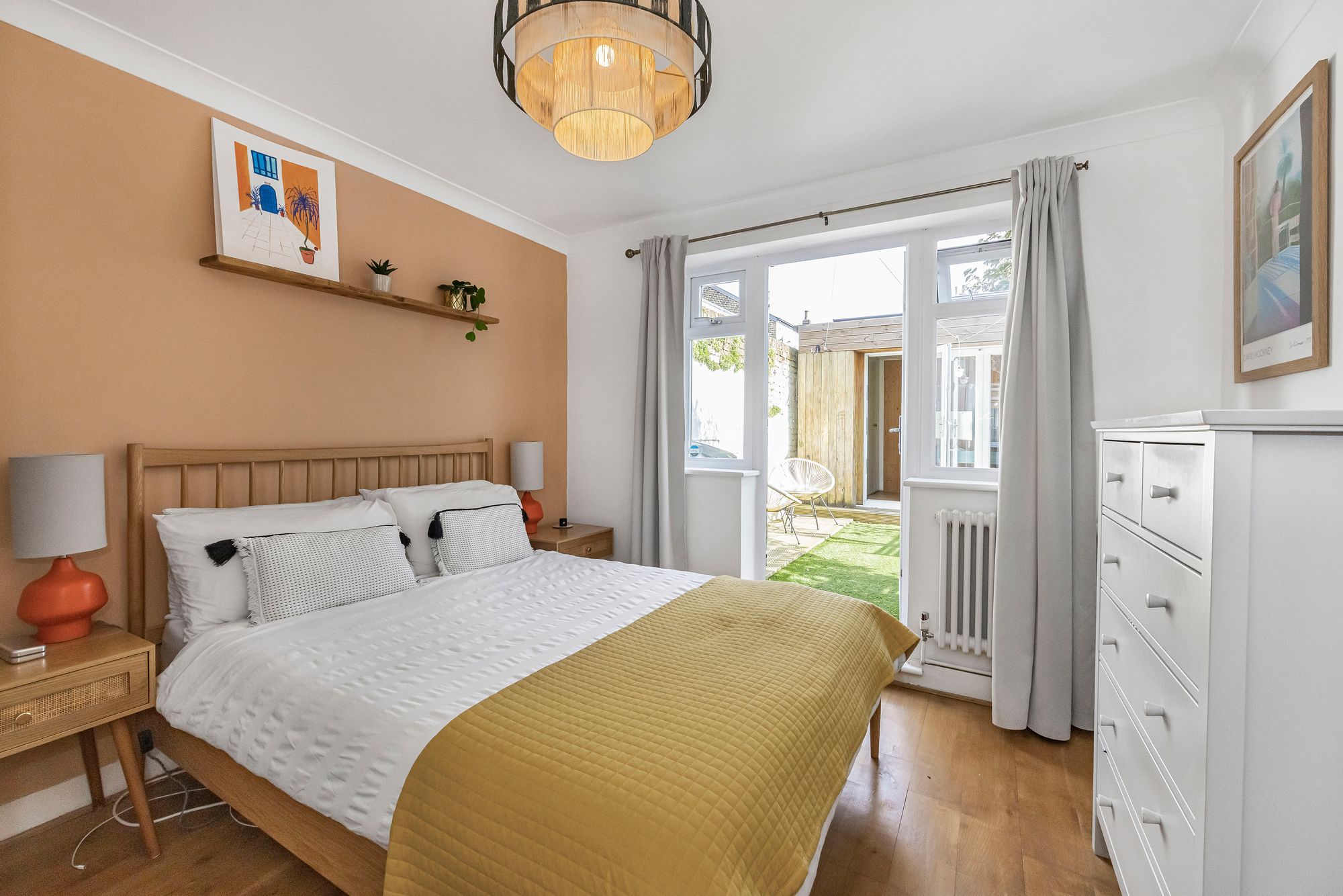 1 bed ground floor flat for sale in Beulah Road, London, E17 13