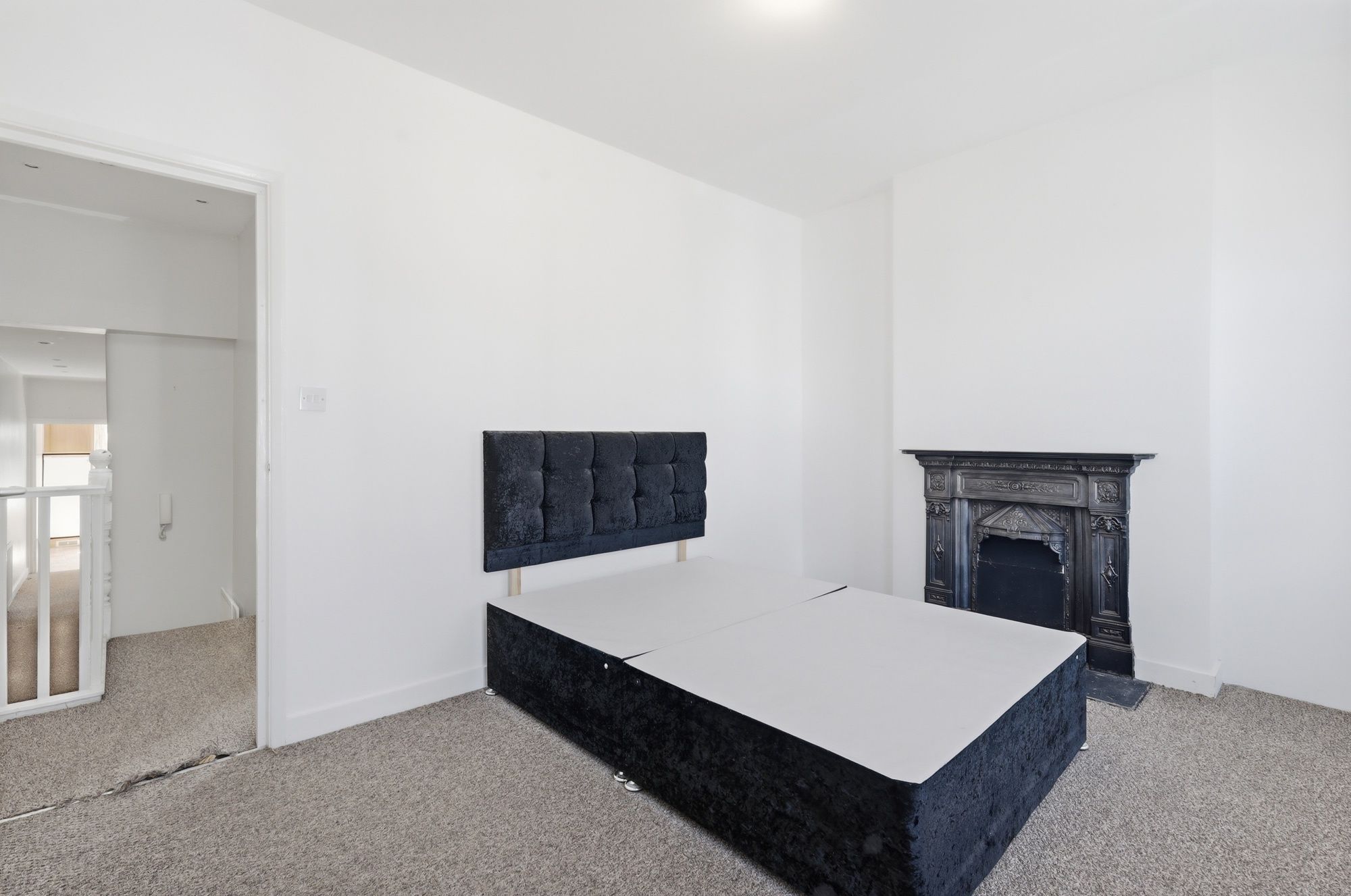 2 bed flat for sale in Leslie Road, Leytonstone, E11 4
