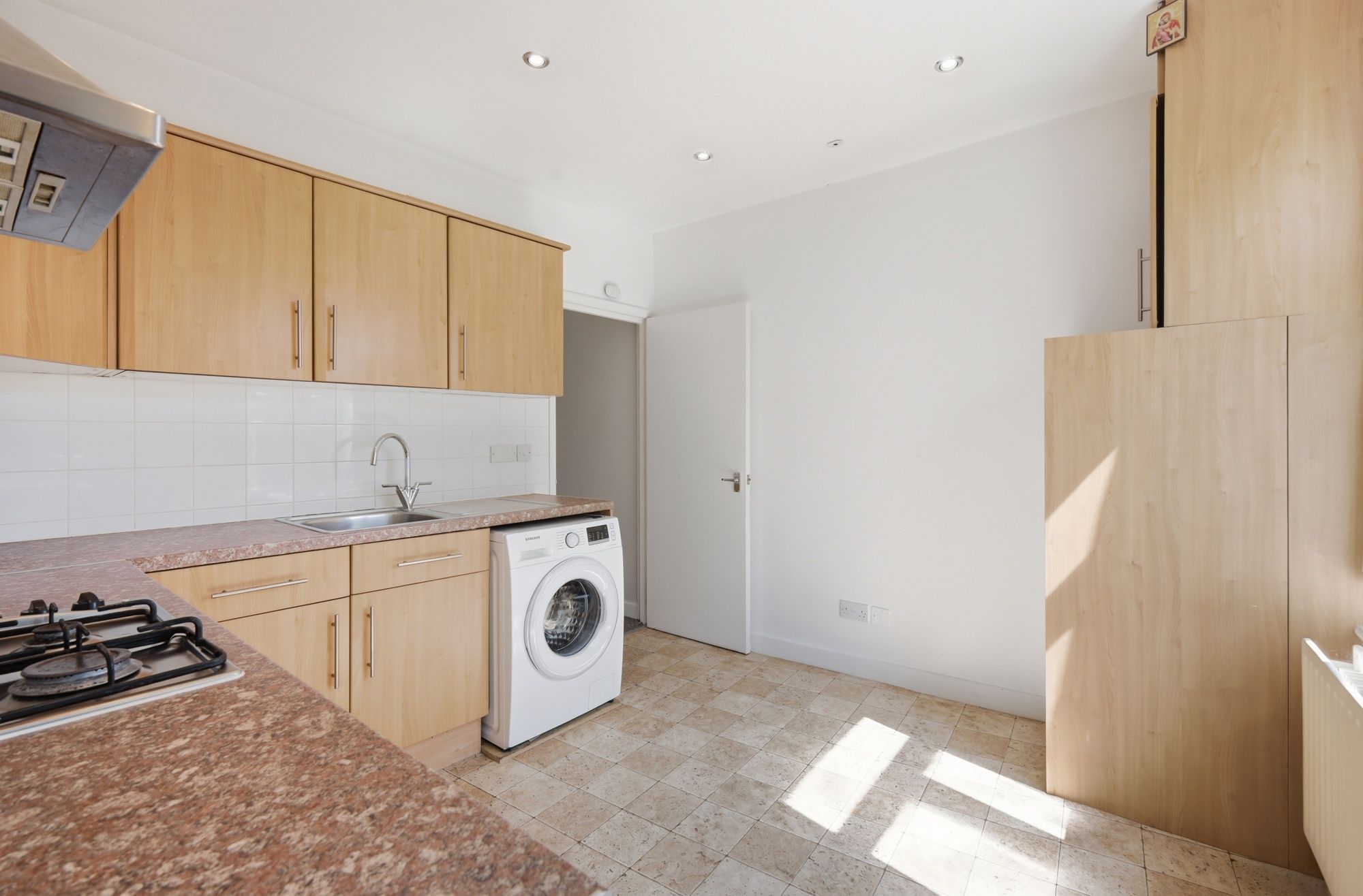 2 bed flat for sale in Leslie Road, Leytonstone, E11 2