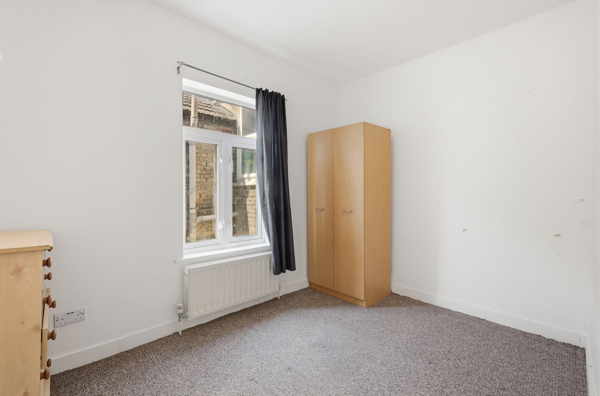 2 bed flat for sale in Leslie Road, Leytonstone, E11 6