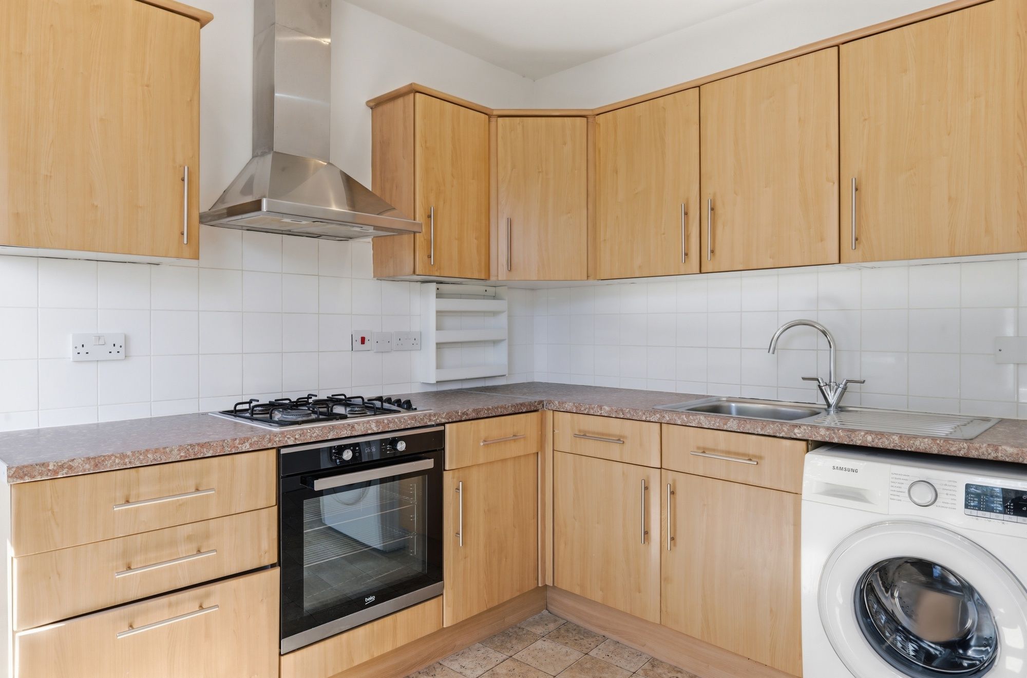2 bed flat for sale in Leslie Road, Leytonstone, E11 1