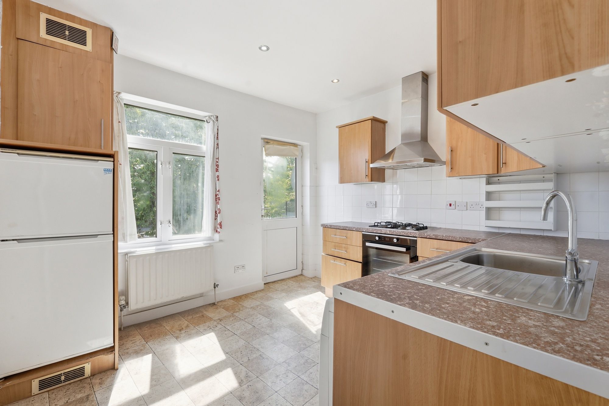 2 bed flat for sale in Leslie Road, Leytonstone, E11 3