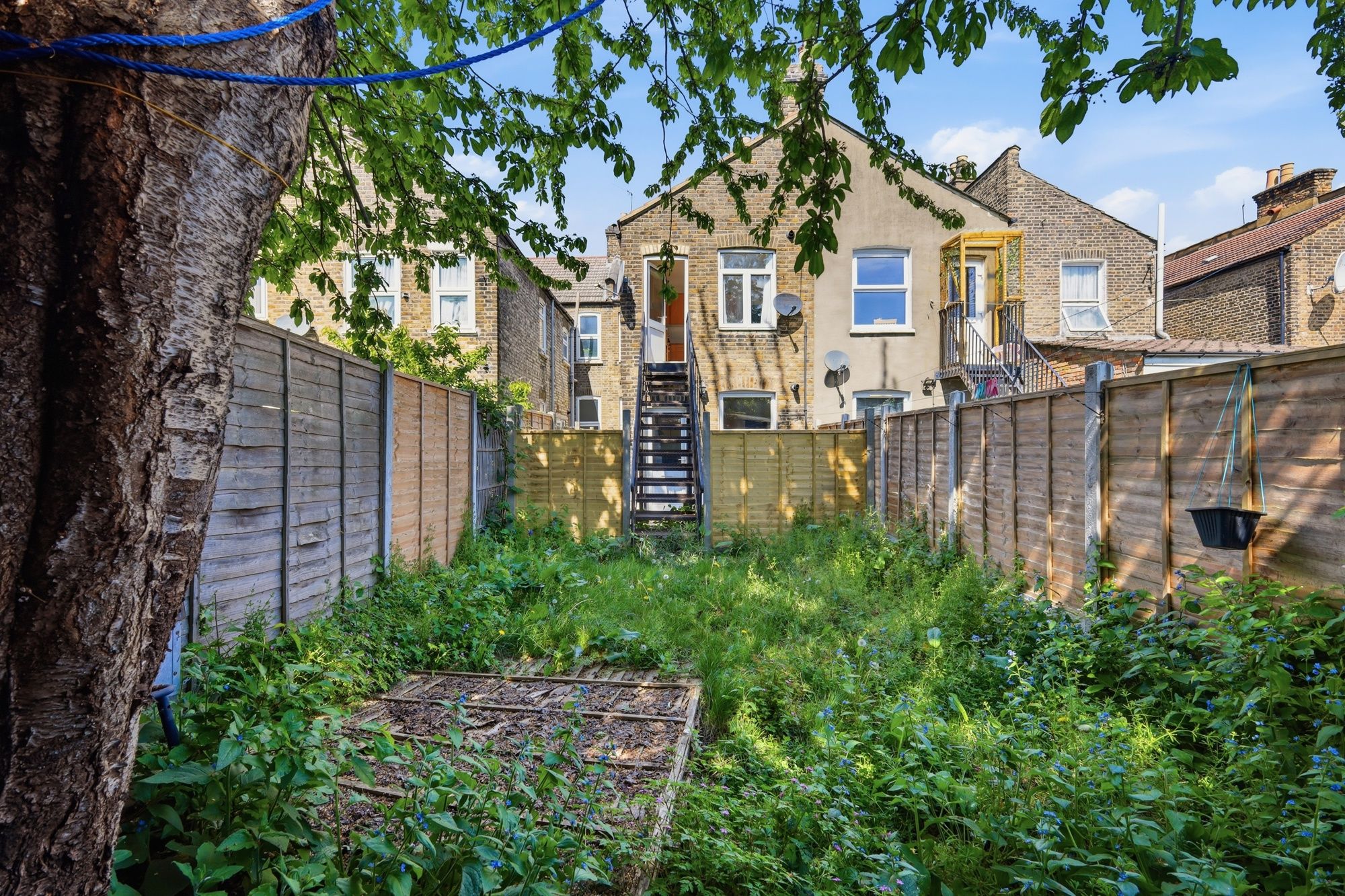 2 bed flat for sale in Leslie Road, Leytonstone, E11 10