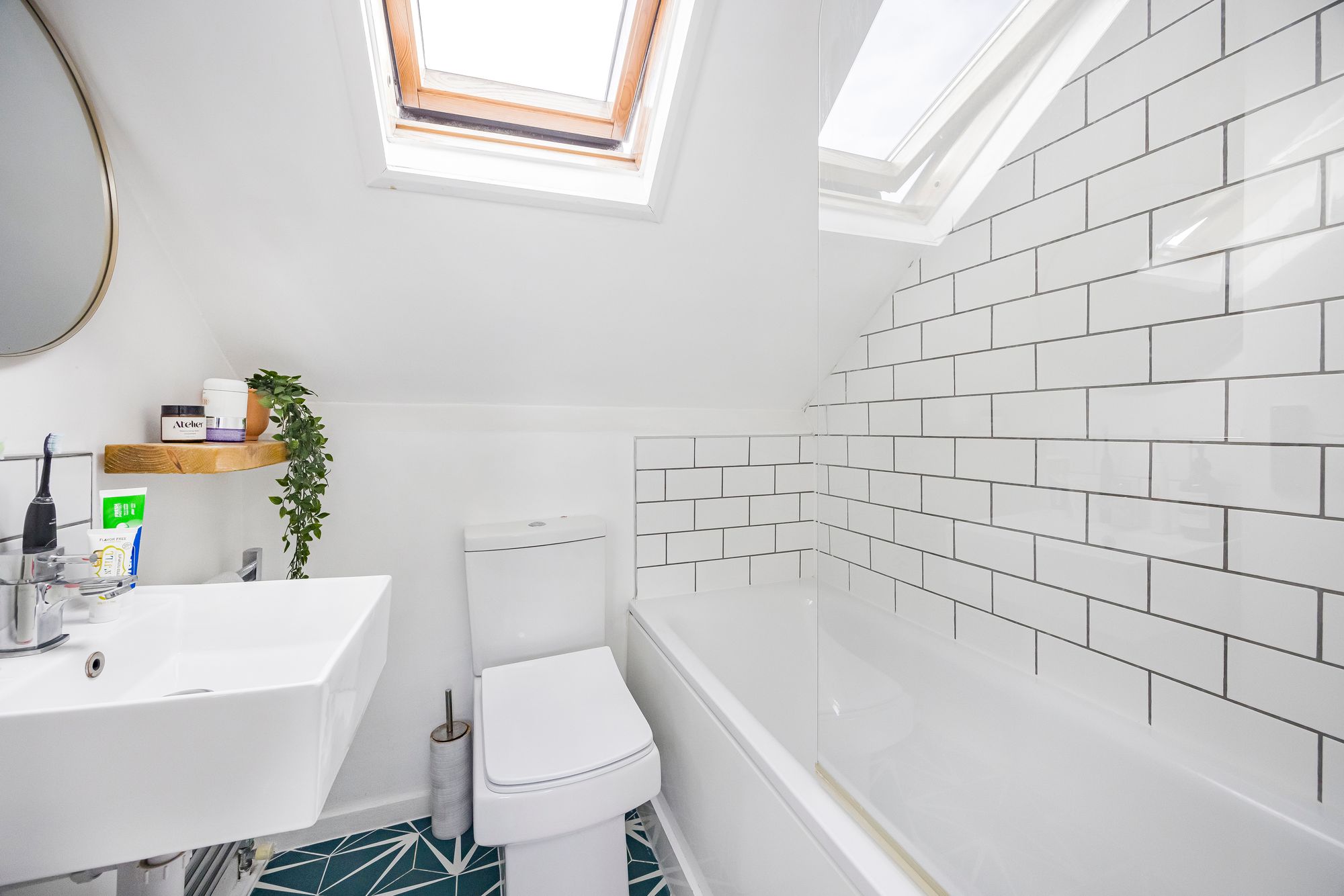 2 bed flat for sale in High Road Leyton, London, E15 11