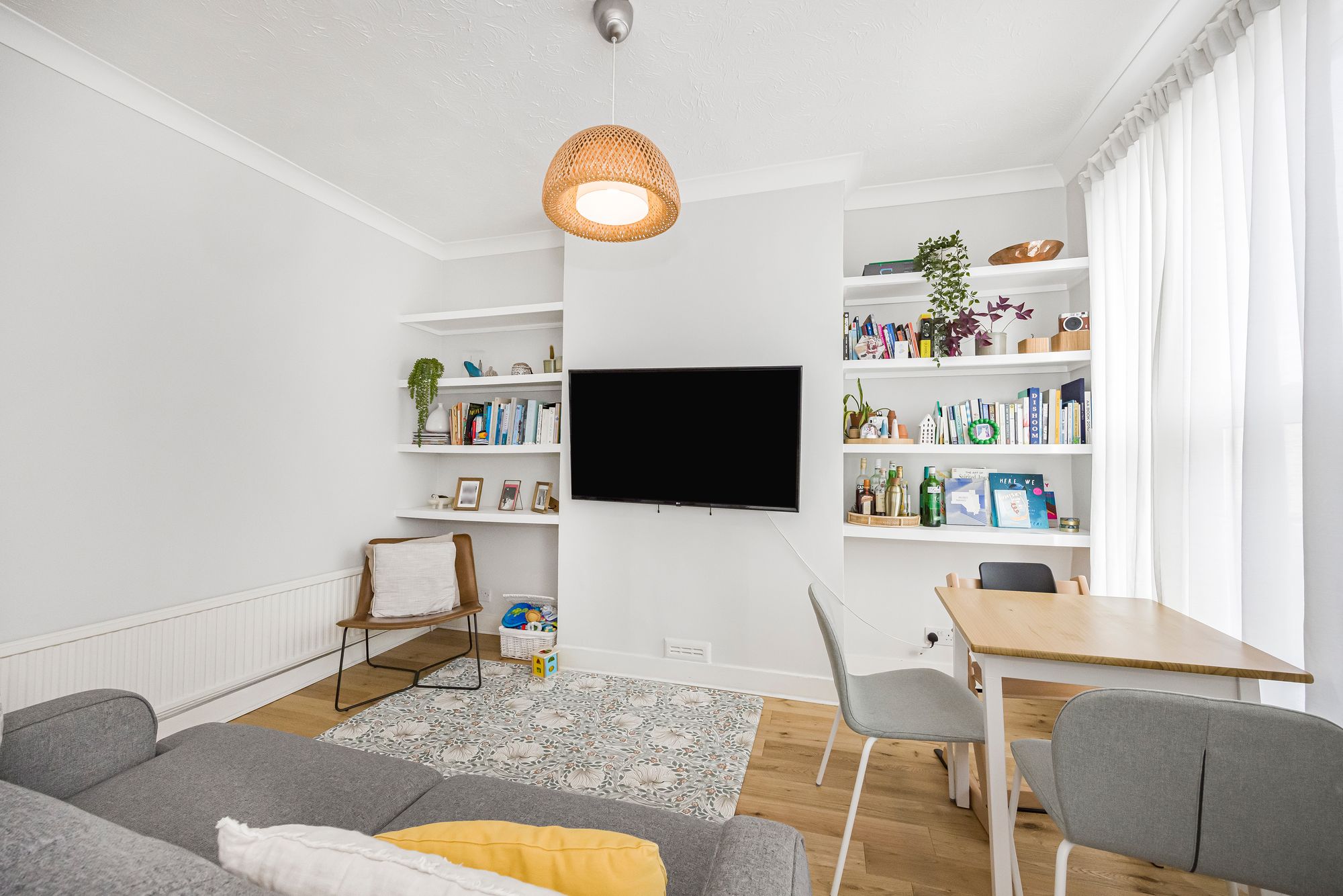 2 bed flat for sale in High Road Leyton, London, E15  - Property Image 5