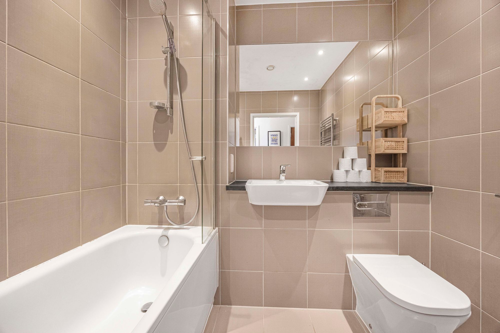 2 bed apartment for sale in Dunedin Road, Siskin Apartments, E10 9