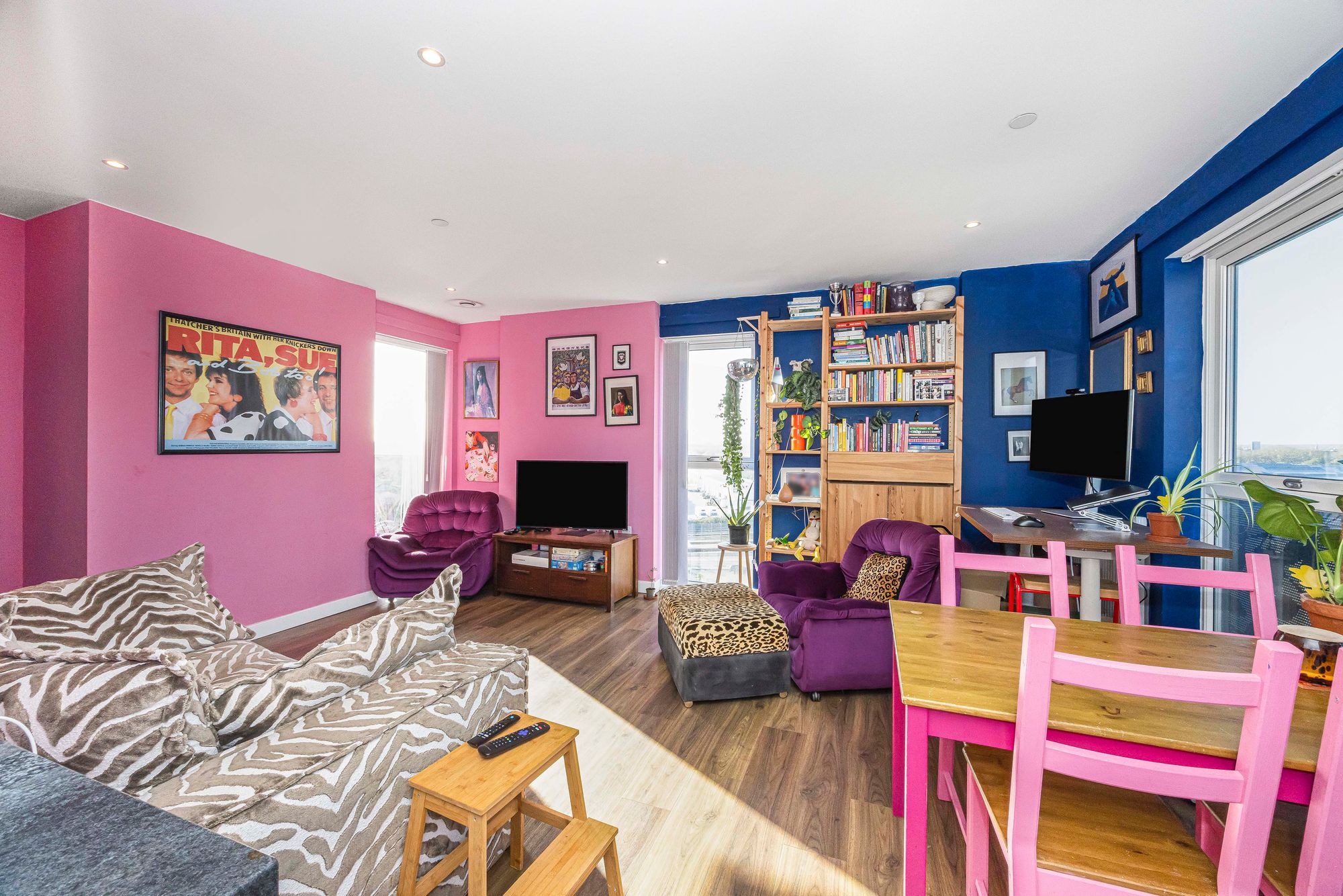2 bed apartment for sale in Dunedin Road, Siskin Apartments, E10  - Property Image 3