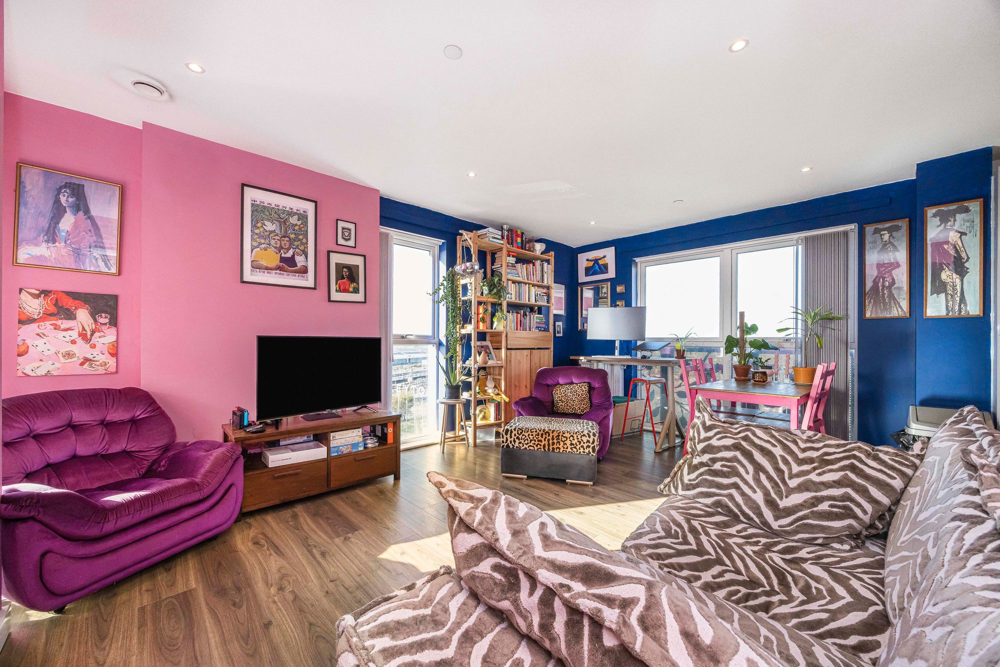 2 bed apartment for sale in Dunedin Road, Siskin Apartments, E10  - Property Image 2