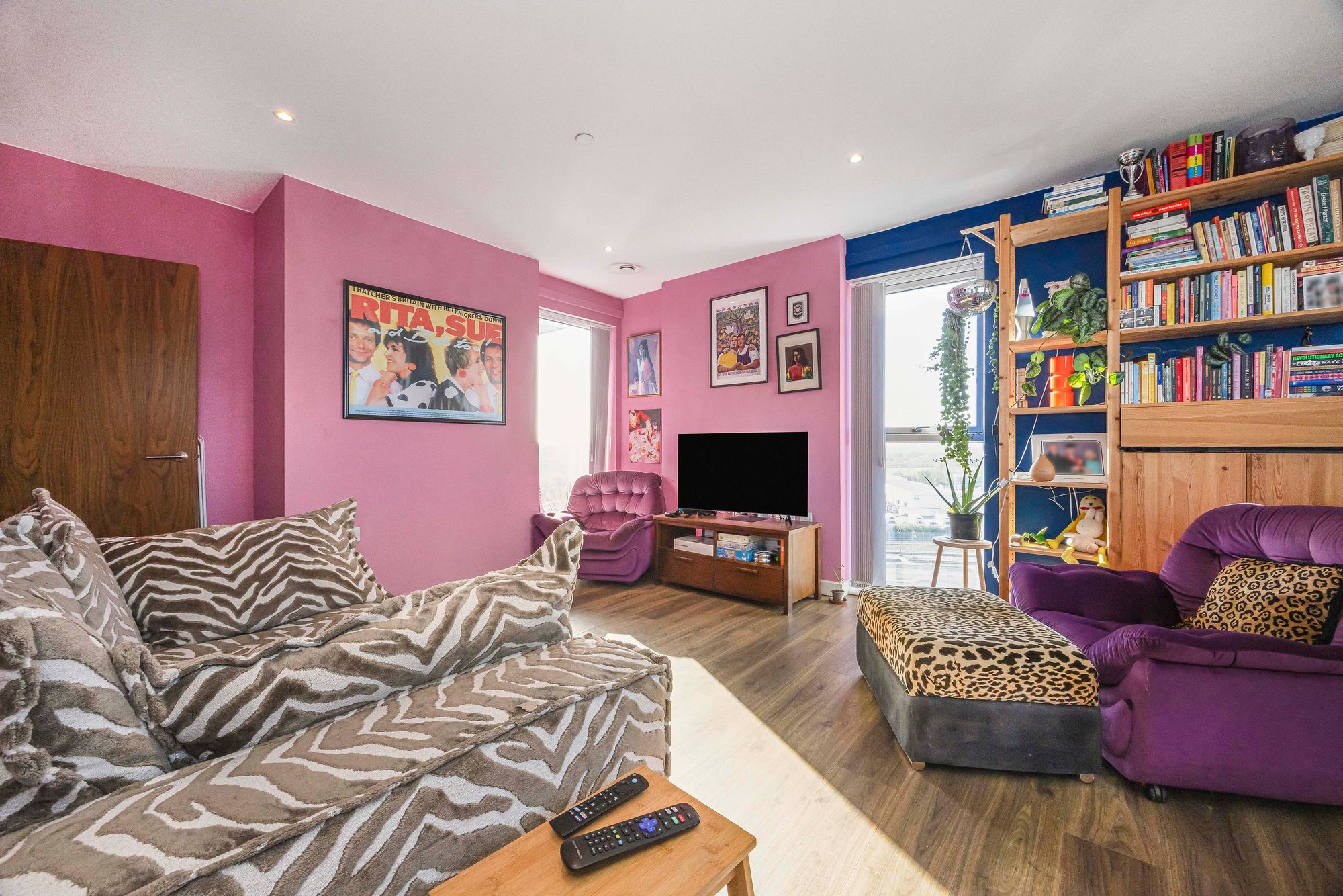 2 bed apartment for sale in Dunedin Road, Siskin Apartments, E10 3