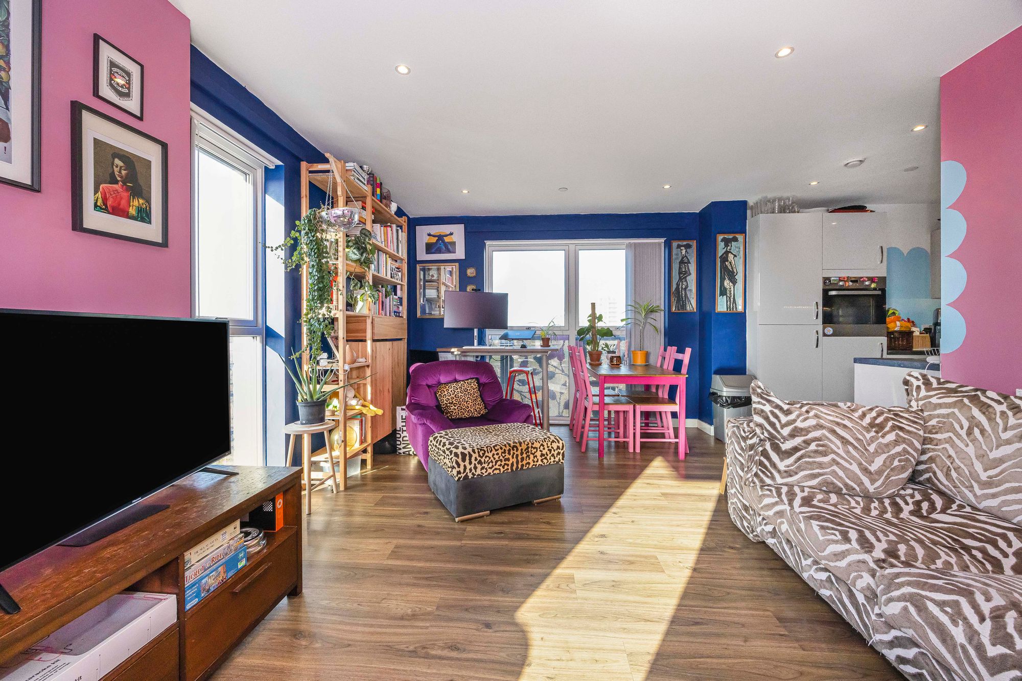 2 bed apartment for sale in Dunedin Road, Siskin Apartments, E10  - Property Image 5