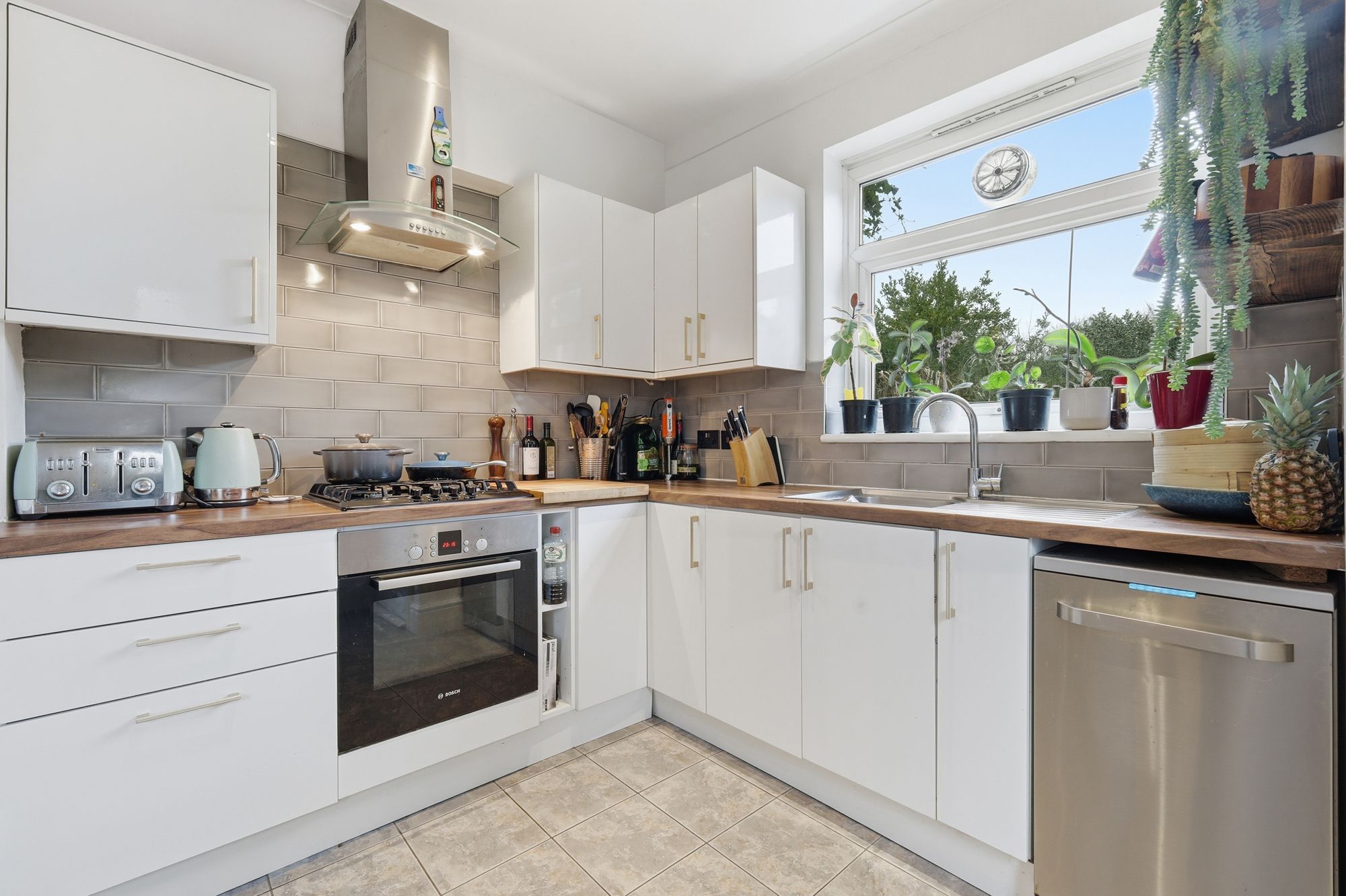 2 bed flat for sale in Jersey Road, Leytonstone, E11 2