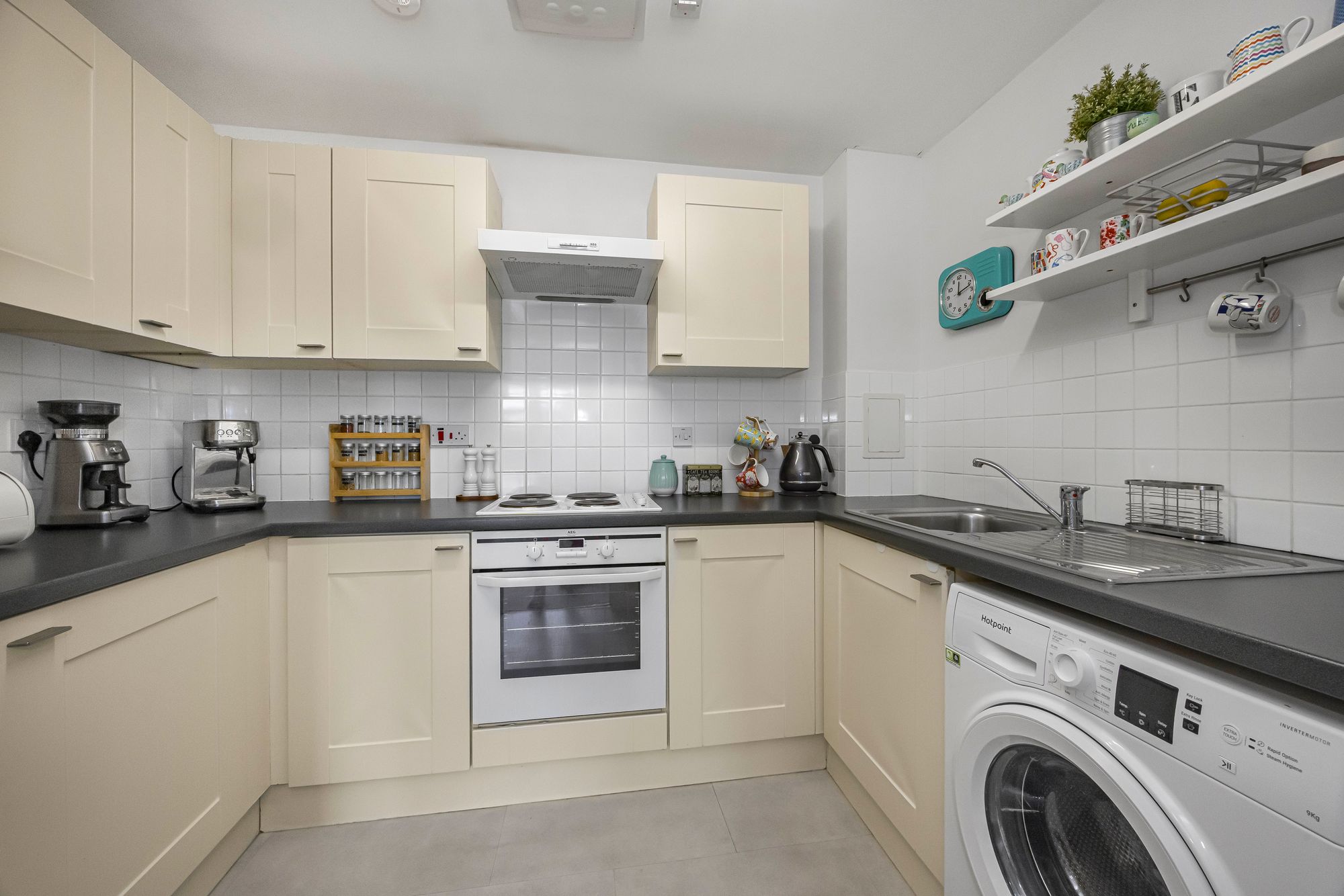 2 bed flat for sale in Kitchen Court, Brisbane Road, Leyton, E10 6