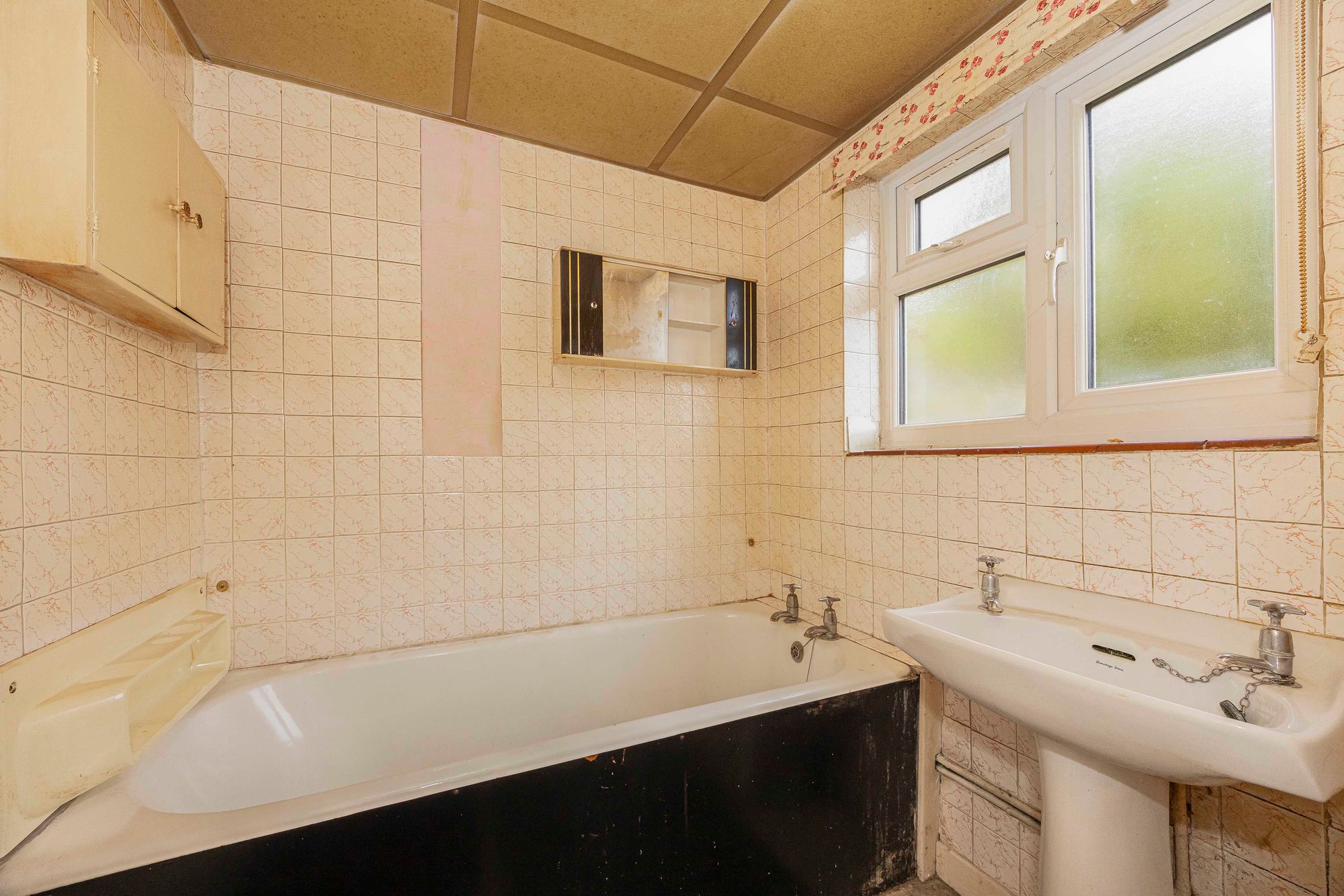 3 bed mid-terraced house for sale in Carnarvon Road, London, E18  - Property Image 8