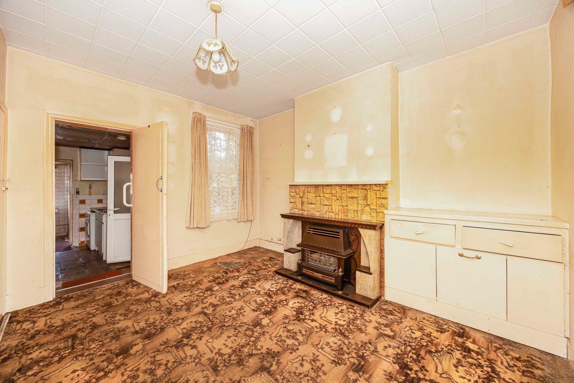 3 bed mid-terraced house for sale in Carnarvon Road, London, E18 2