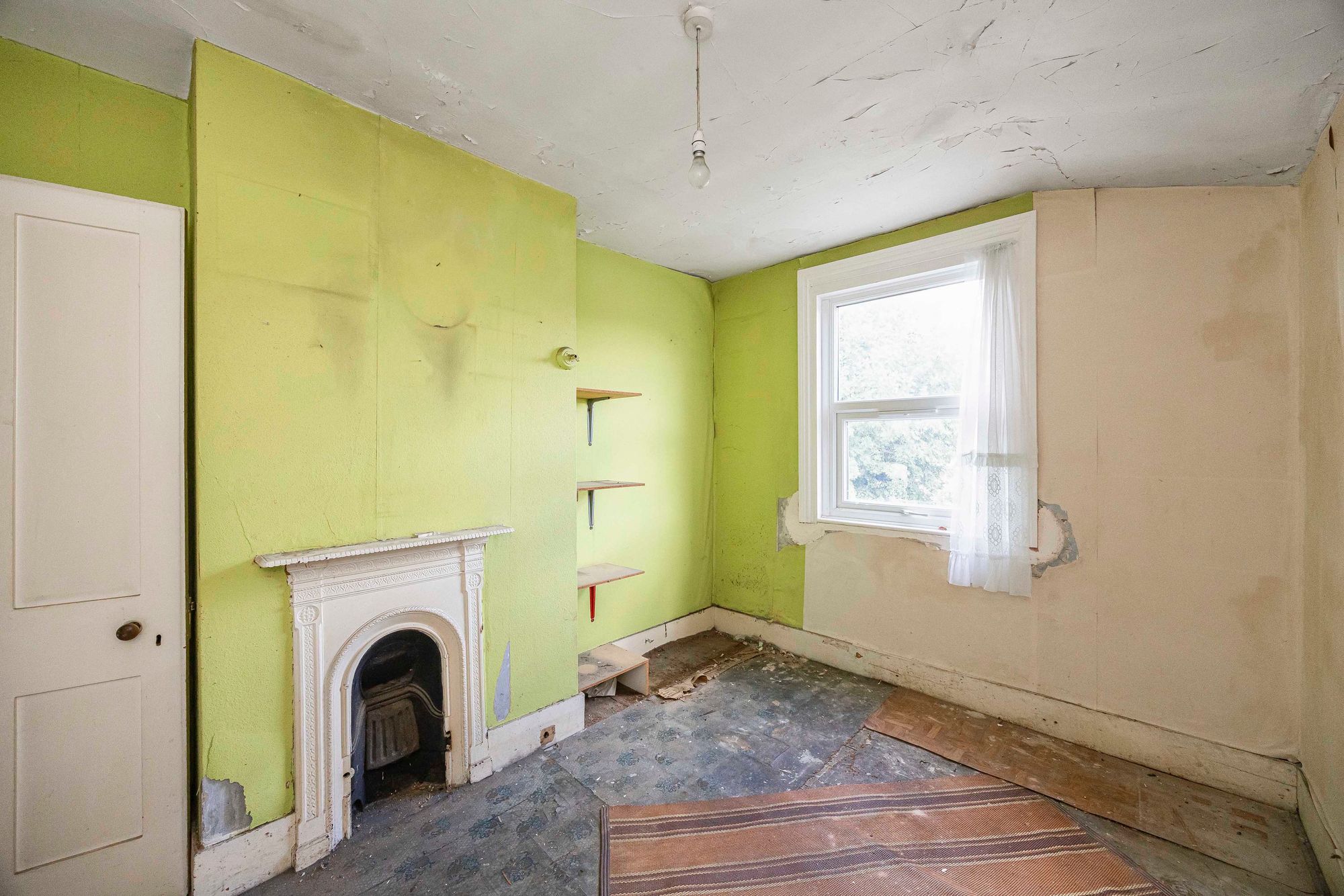 3 bed mid-terraced house for sale in Carnarvon Road, London, E18 12