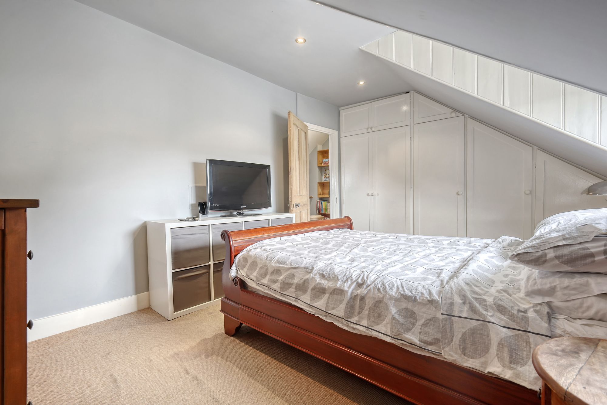 2 bed flat for sale in Hoe Street, London, E17  - Property Image 15