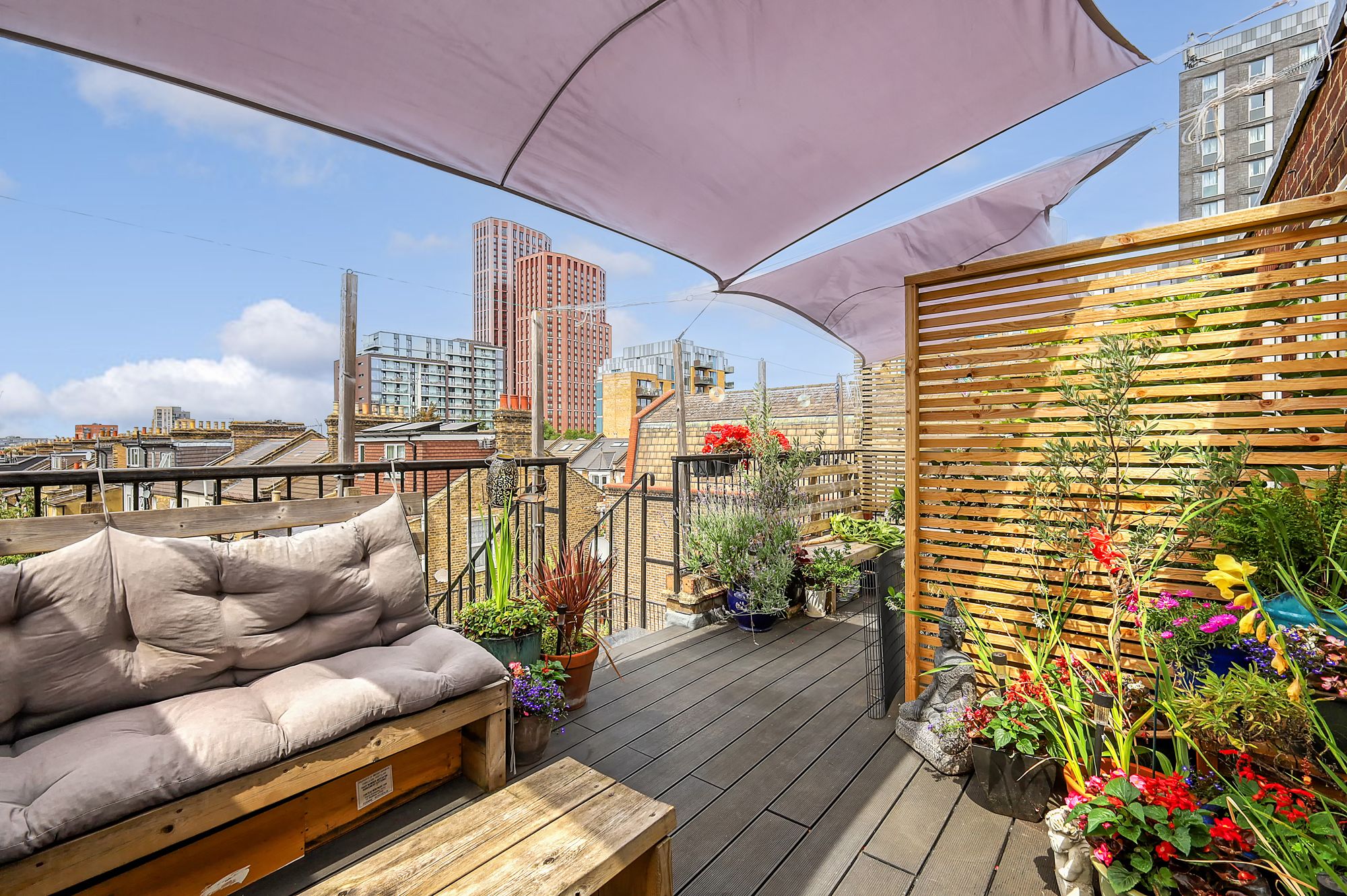 2 bed flat for sale in Hoe Street, London, E17  - Property Image 1