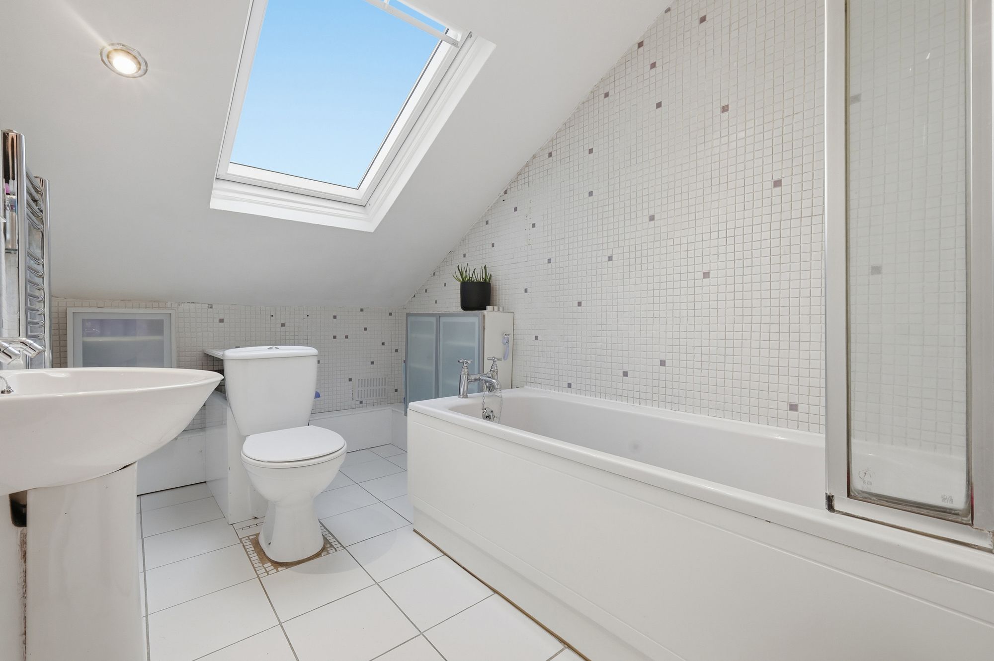 1 bed flat for sale in Grange Park Road, Leyton, E10 9