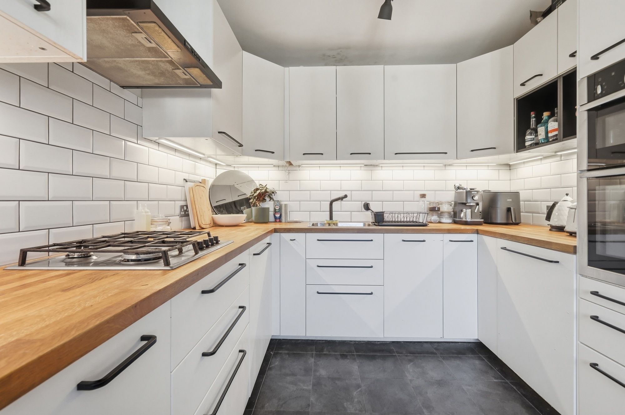 2 bed flat for sale in Grange Park Road, Leyton, E10 4