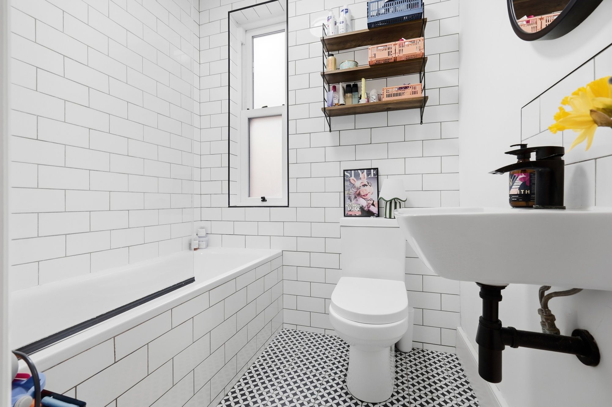 2 bed flat for sale in Newport Road, Leyton, E10 12