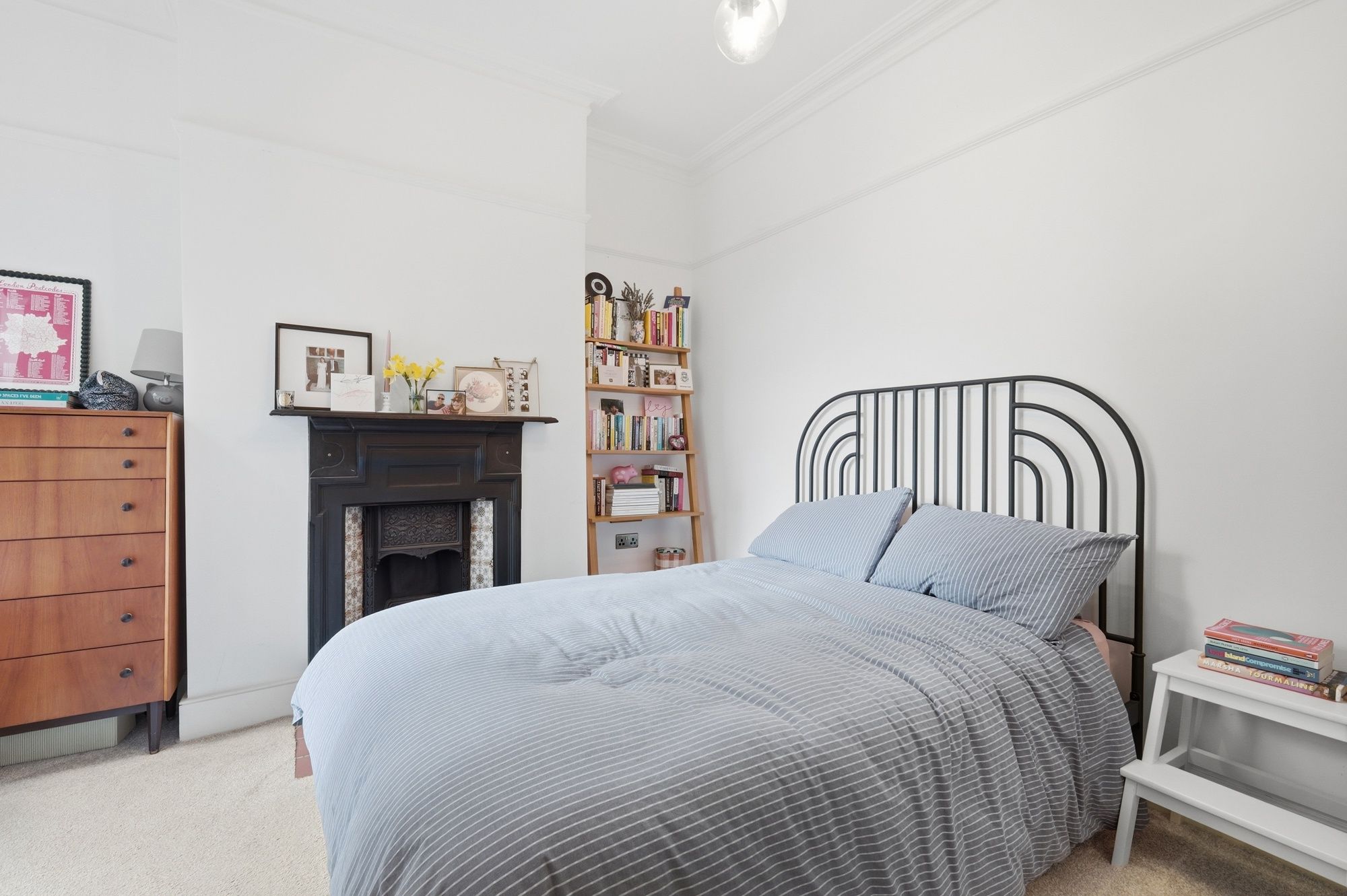 2 bed flat for sale in Newport Road, Leyton, E10 11