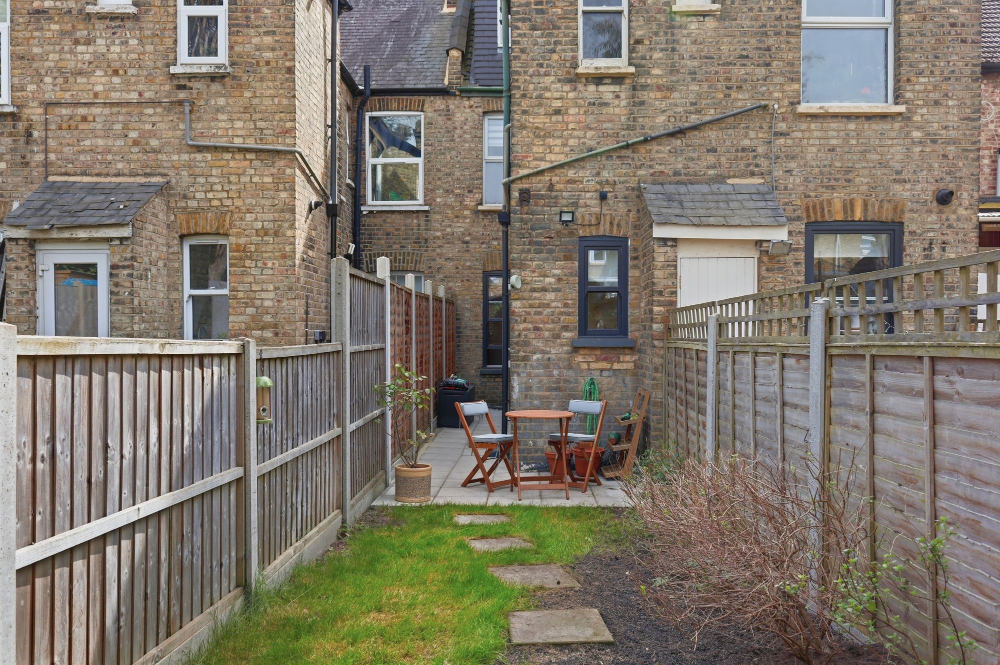 2 bed flat for sale in Newport Road, Leyton, E10 15