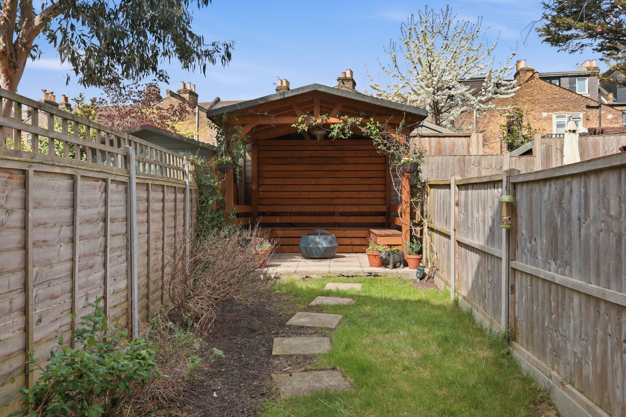 2 bed flat for sale in Newport Road, Leyton, E10 17