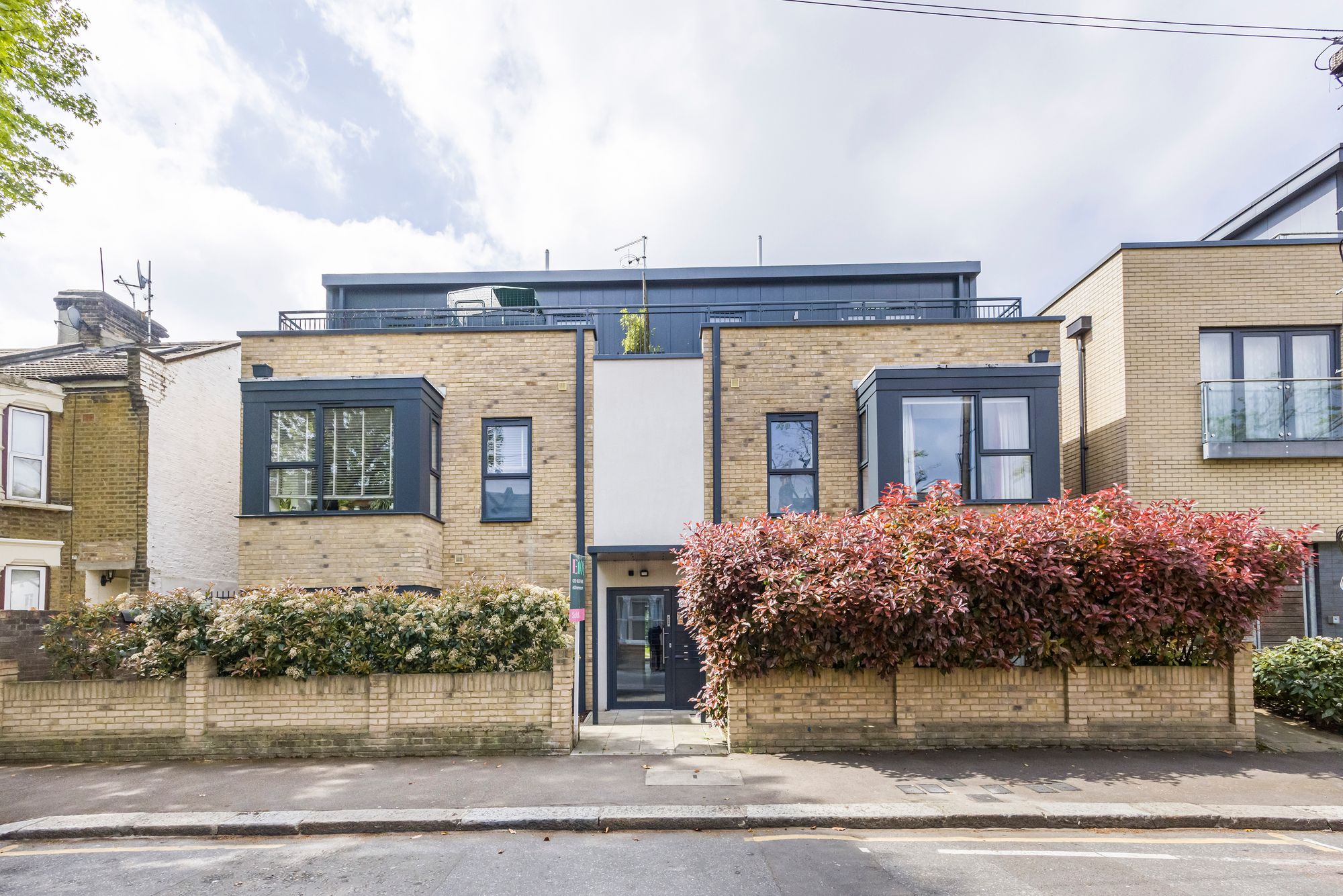 1 bed apartment for sale in Buckland Road, London, E10 - Property Image 1