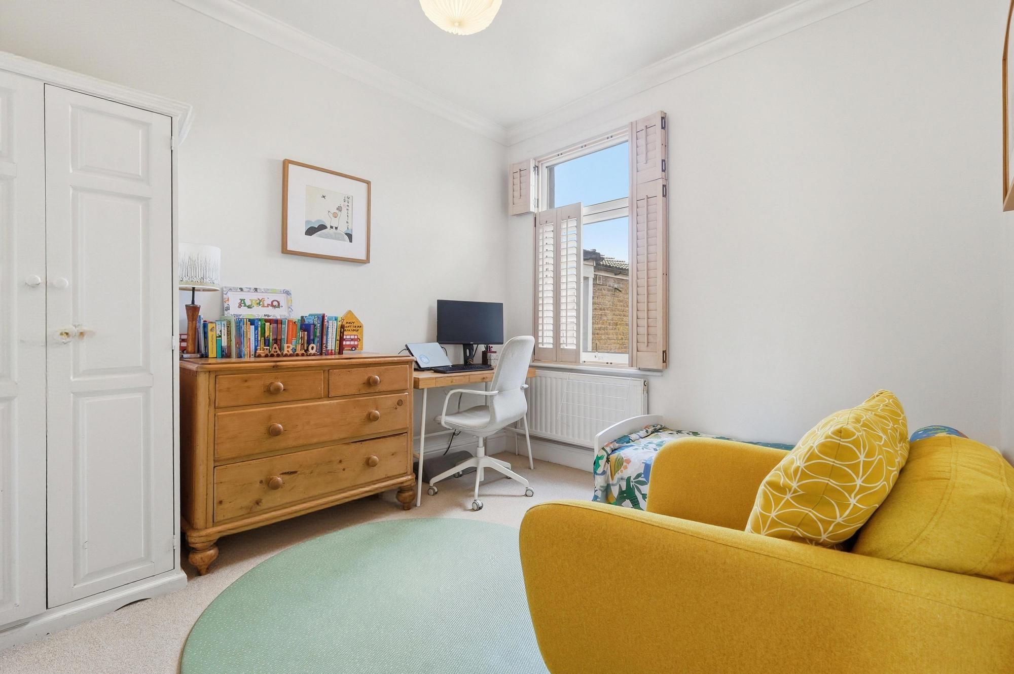 2 bed flat for sale in Claude Road, Leyton, E10 11