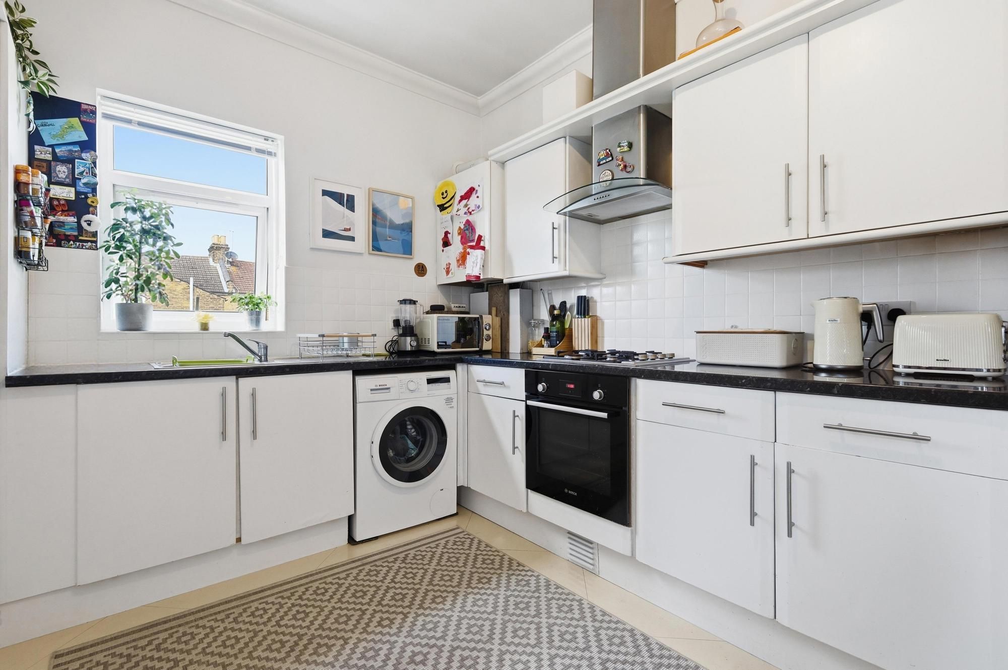 2 bed flat for sale in Claude Road, Leyton, E10 3