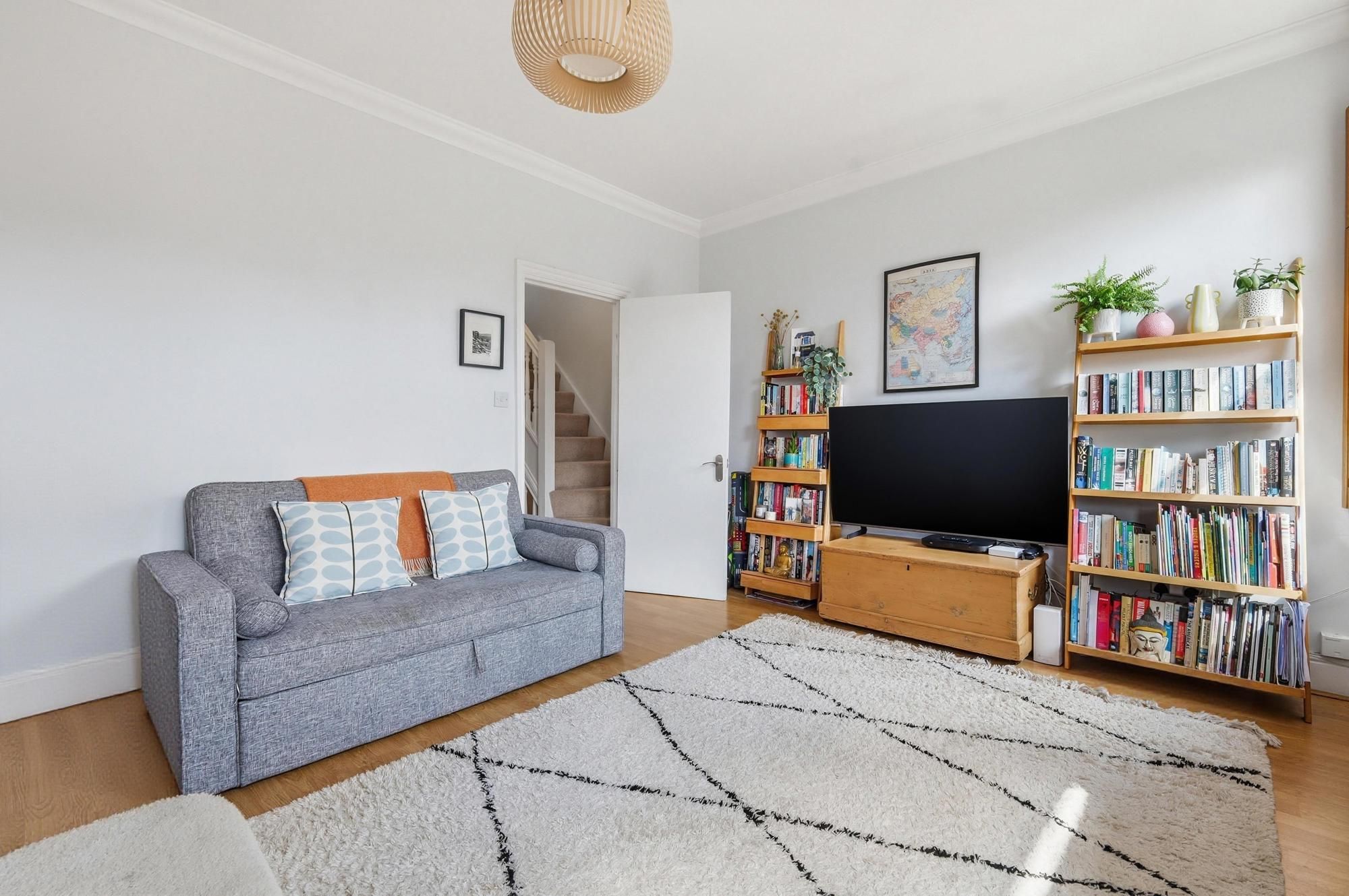 2 bed flat for sale in Claude Road, Leyton, E10 2