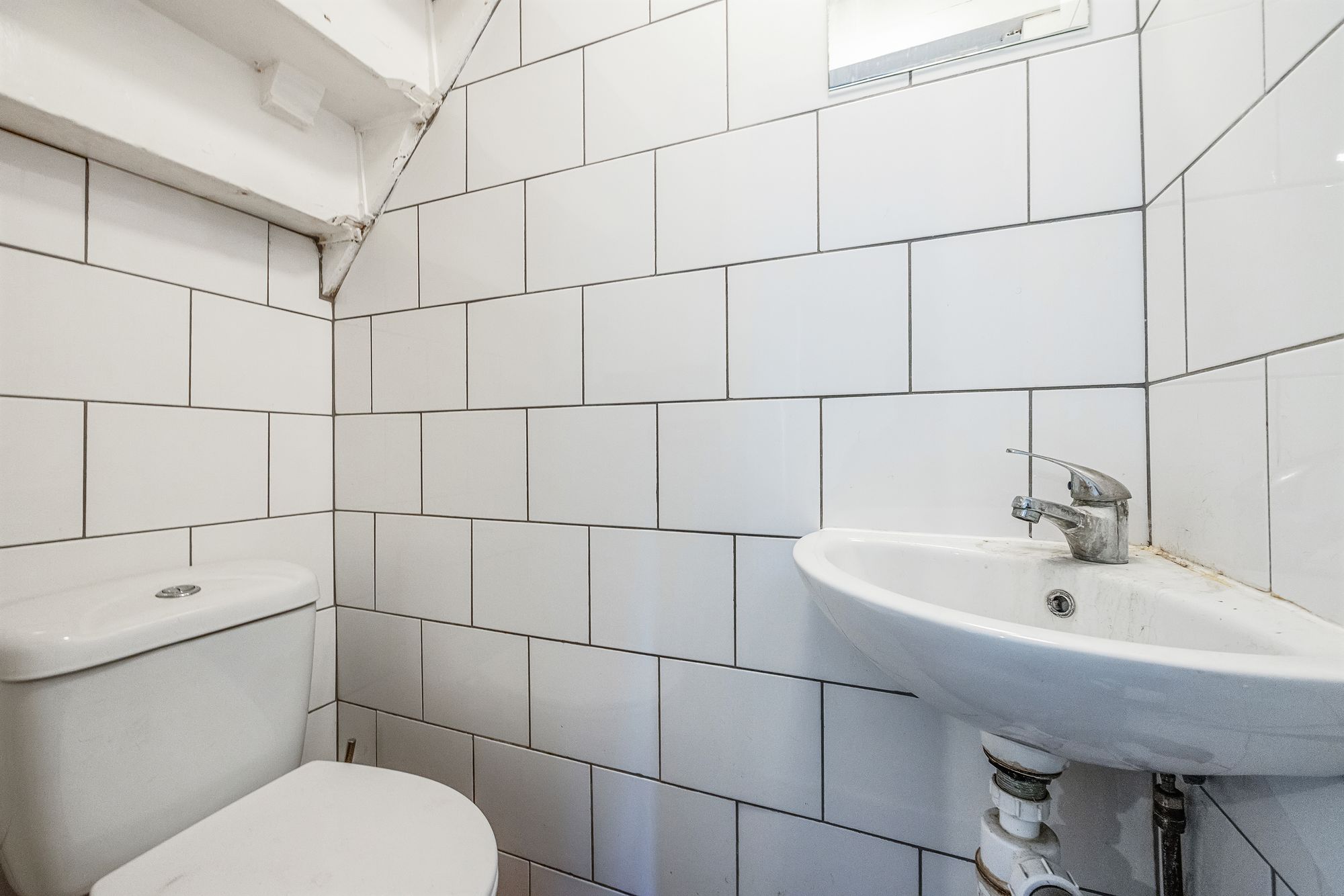 3 bed end of terrace house for sale in Five Oaks Lane, Chigwell, IG7  - Property Image 2