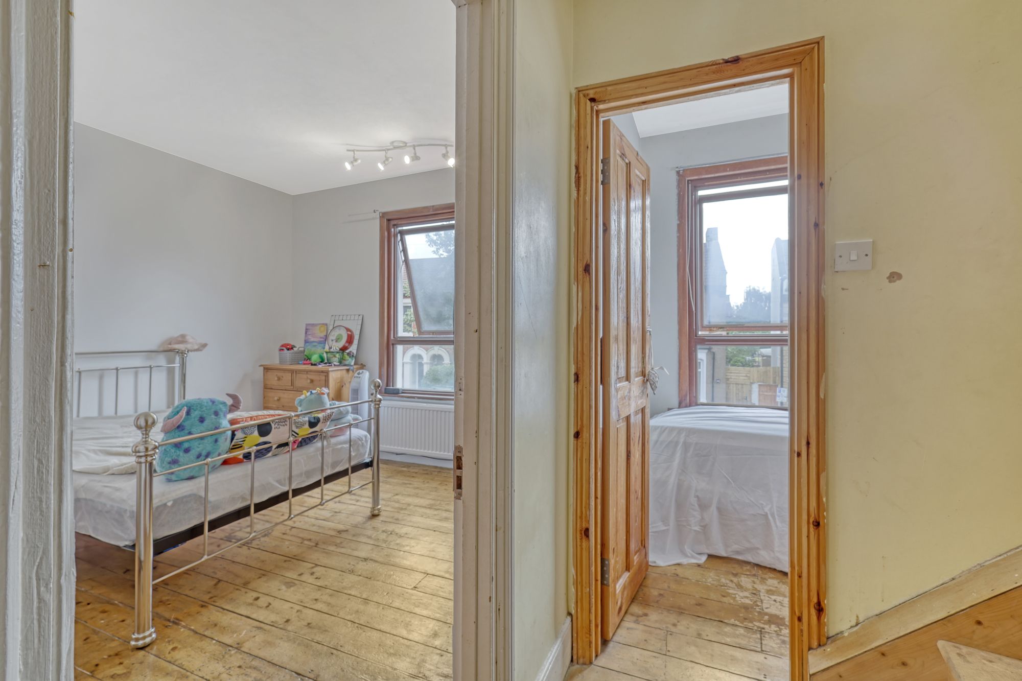 4 bed terraced house for sale in Leslie Road, London, E11  - Property Image 11