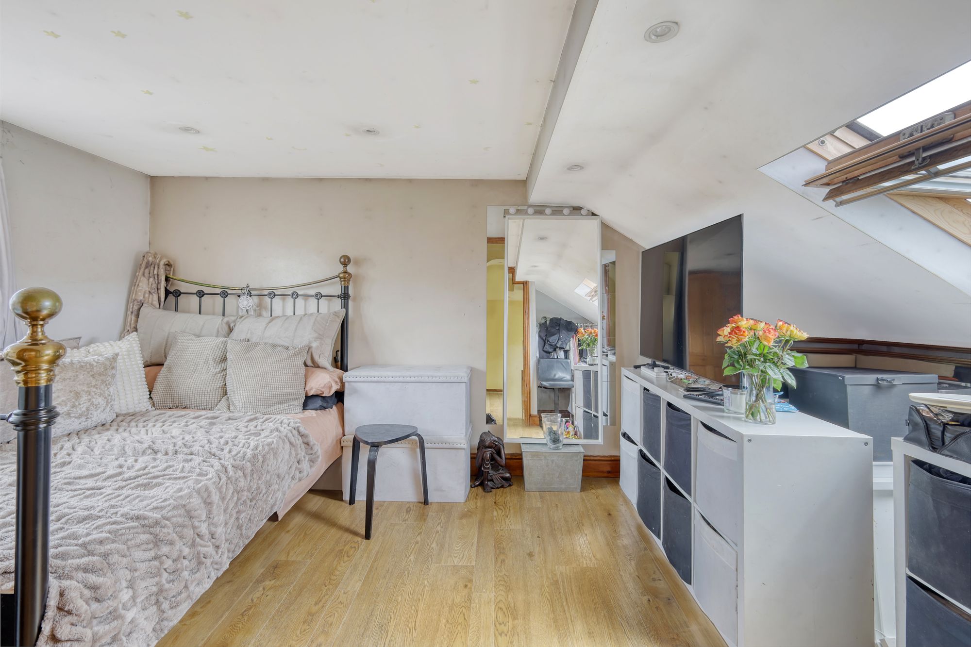 4 bed terraced house for sale in Leslie Road, London, E11  - Property Image 16