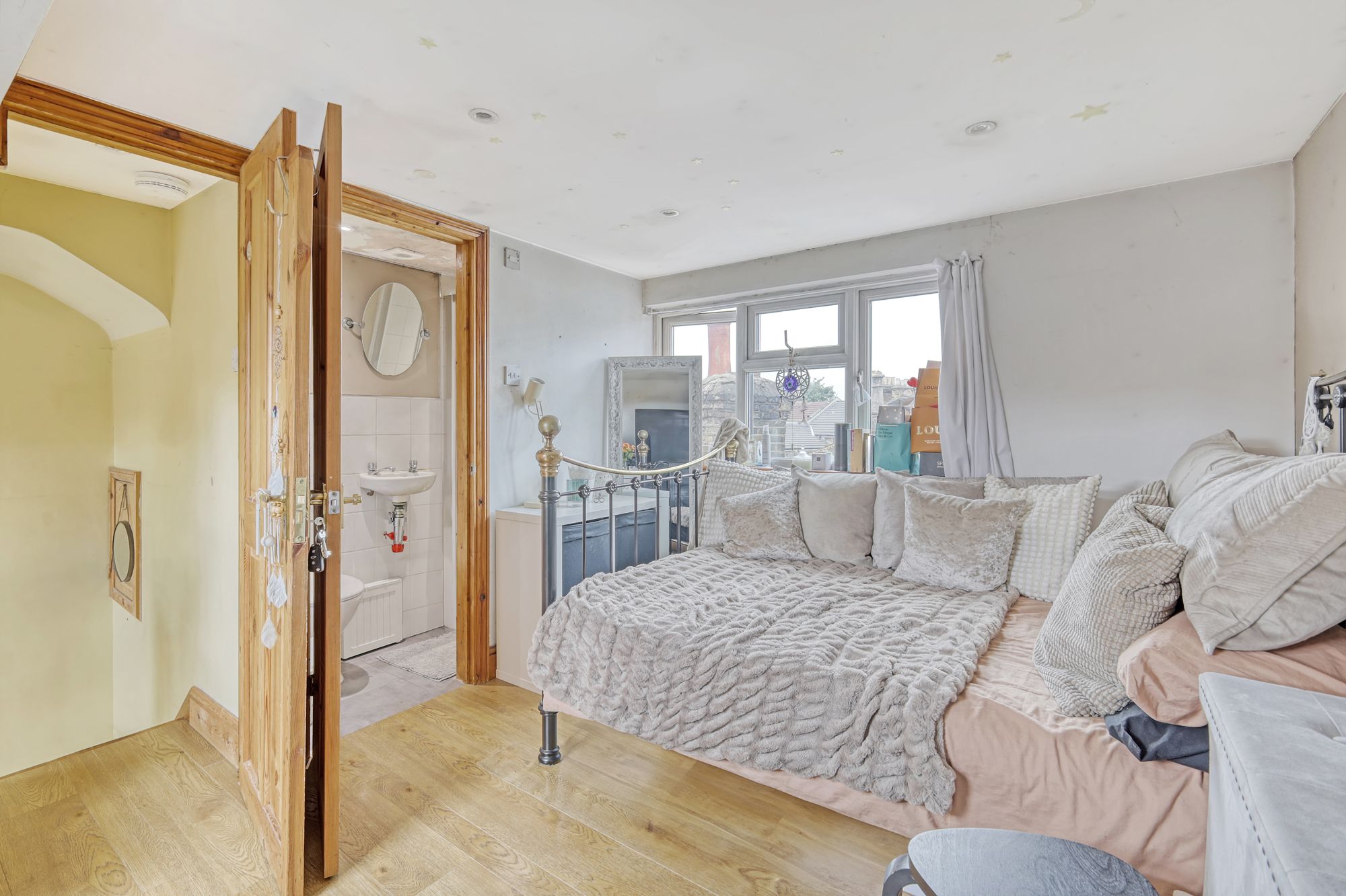 4 bed terraced house for sale in Leslie Road, London, E11 17