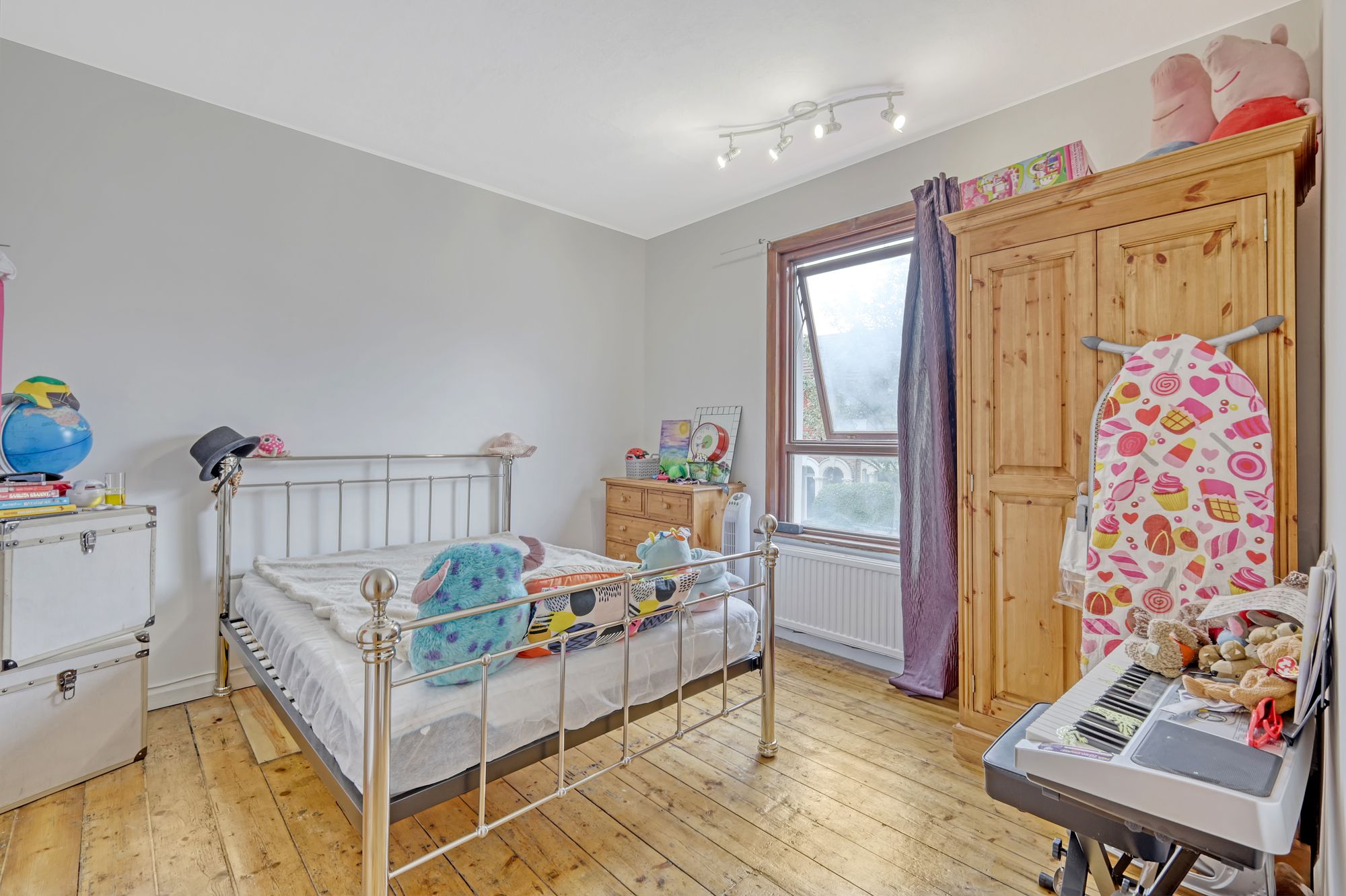 4 bed terraced house for sale in Leslie Road, London, E11  - Property Image 9